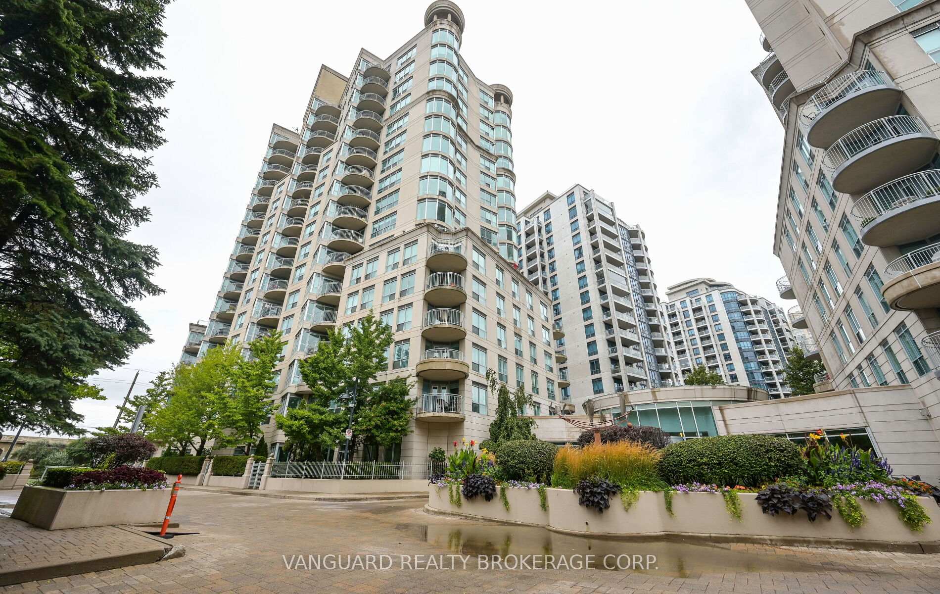 2111 Lake Shore Boulevard W 606, Toronto W06, ON M8V 1A1