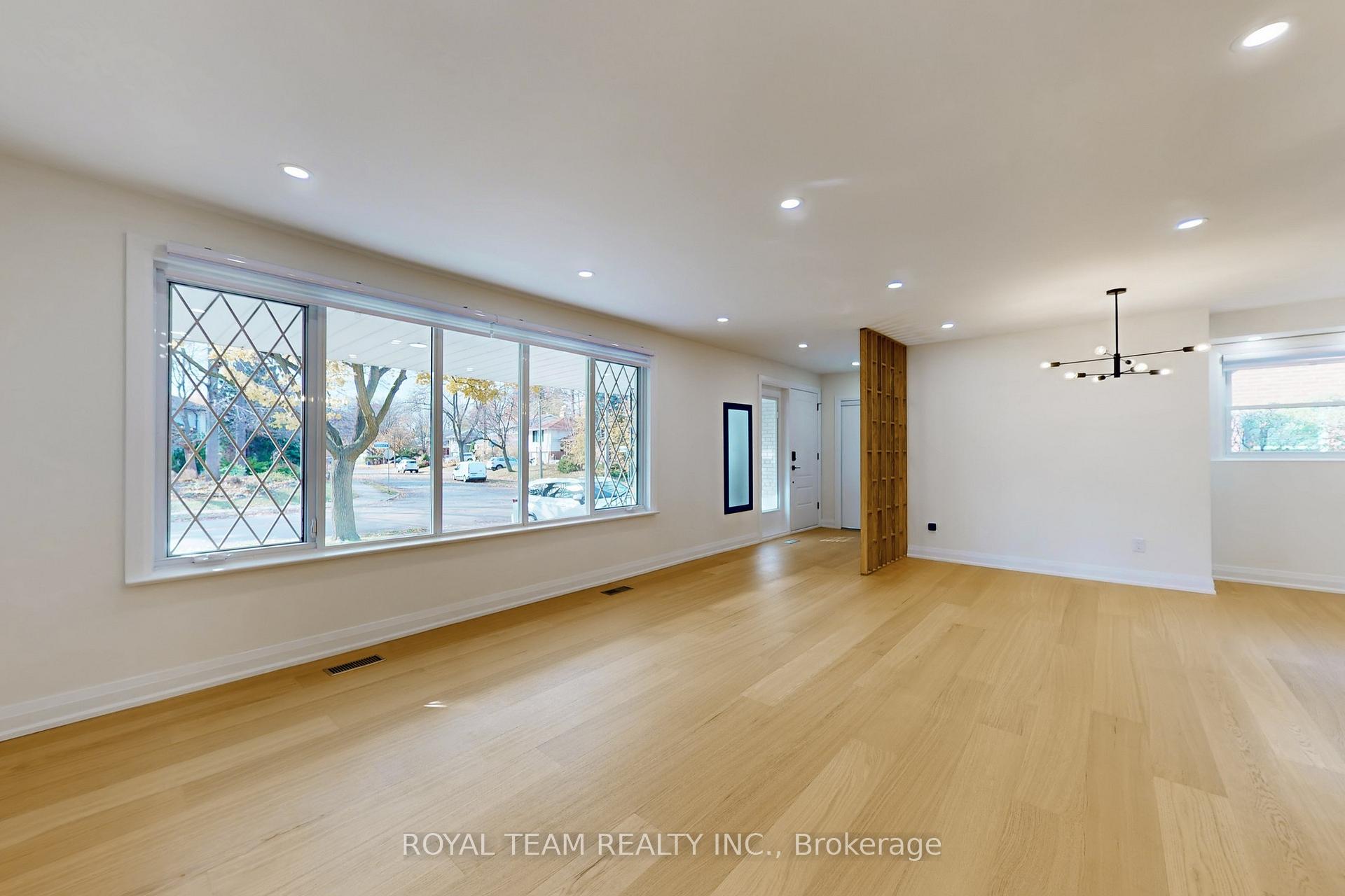 37 Markland Drive, Toronto W08, ON M9C 1M9