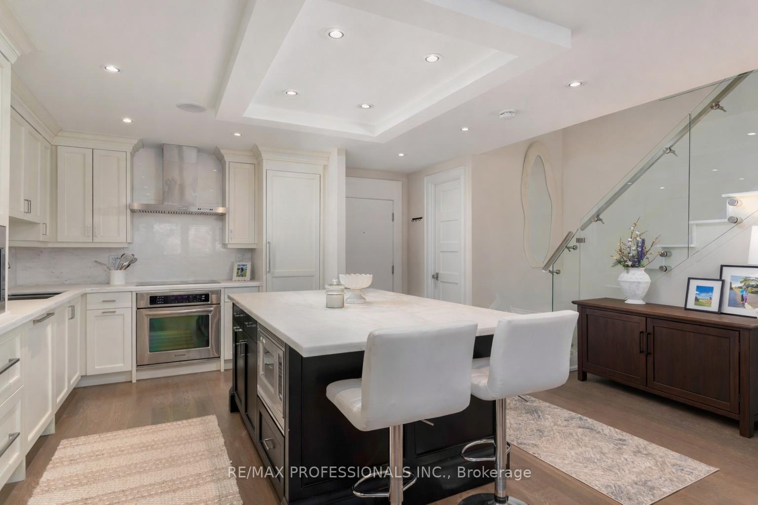 71 Old Mill Road 304, Toronto W08, ON M8X 1G9