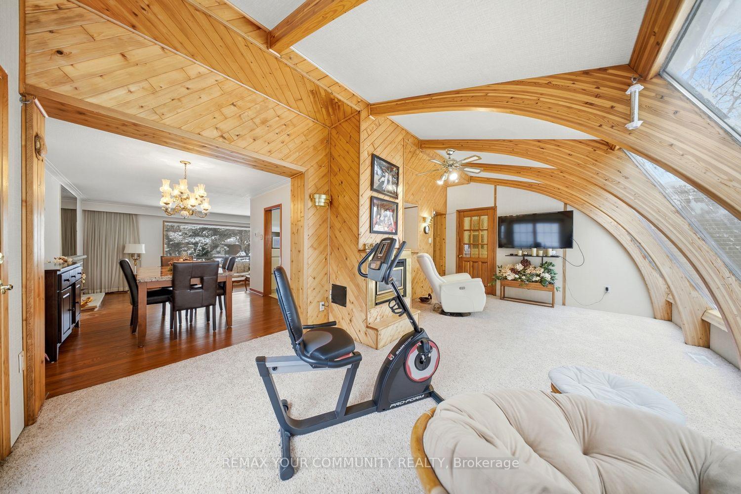 11 Grovetree Road, Toronto W10, ON M9V 2Y1