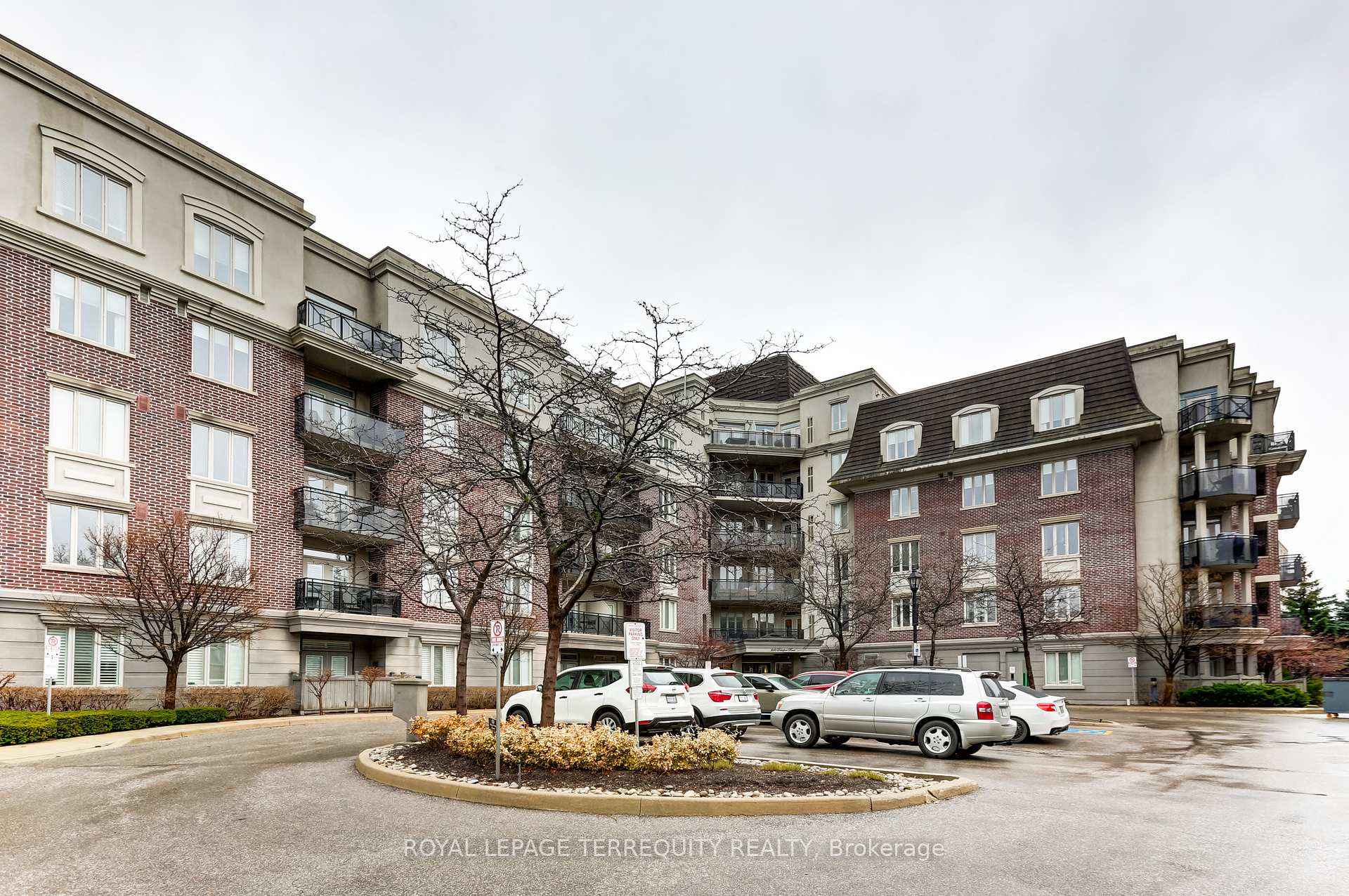 245 Dalesford Road 422, Toronto W07, ON M8Y 4H7