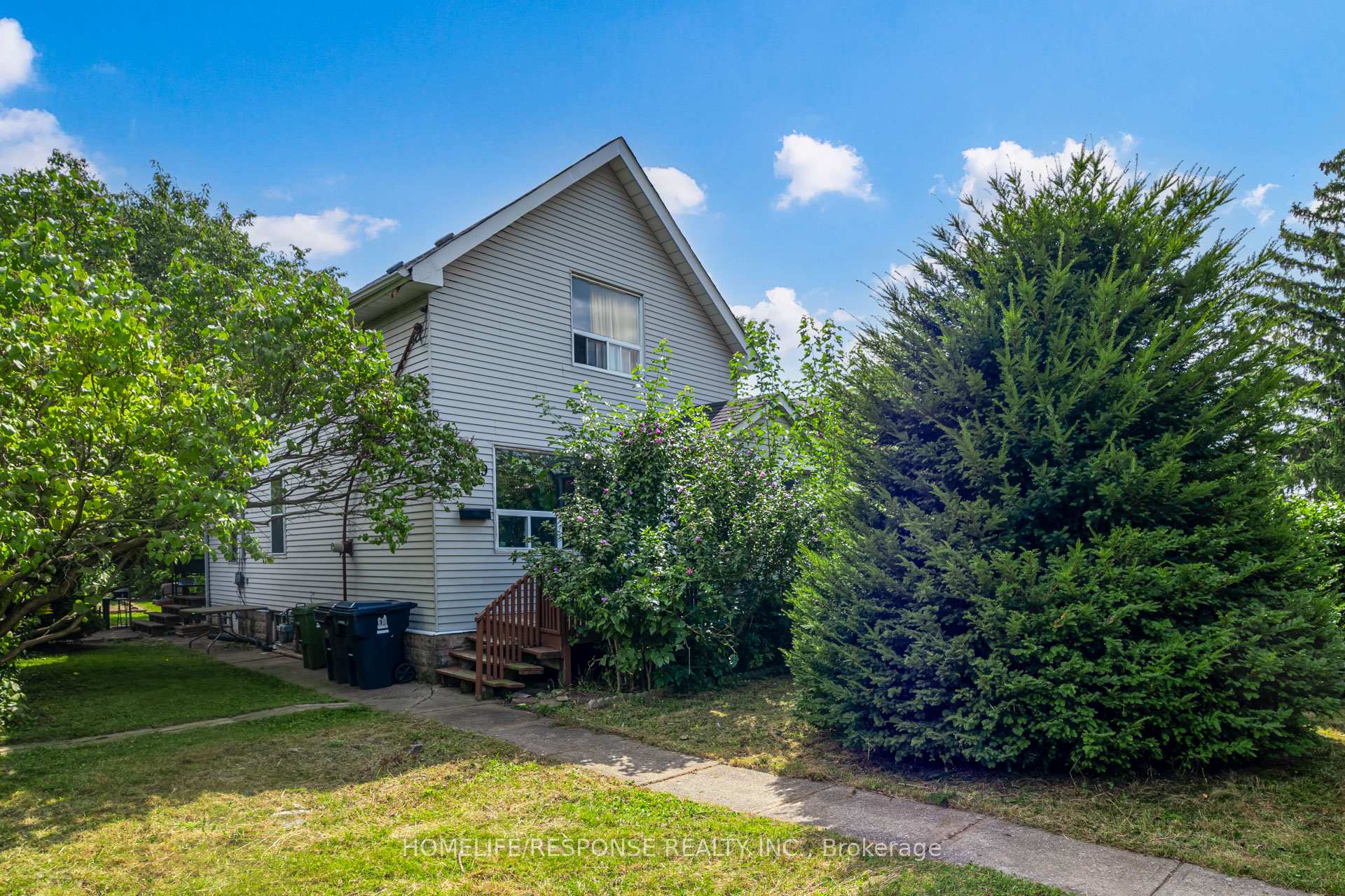 139 Hay Avenue, Toronto W06, ON M8Z 1G3