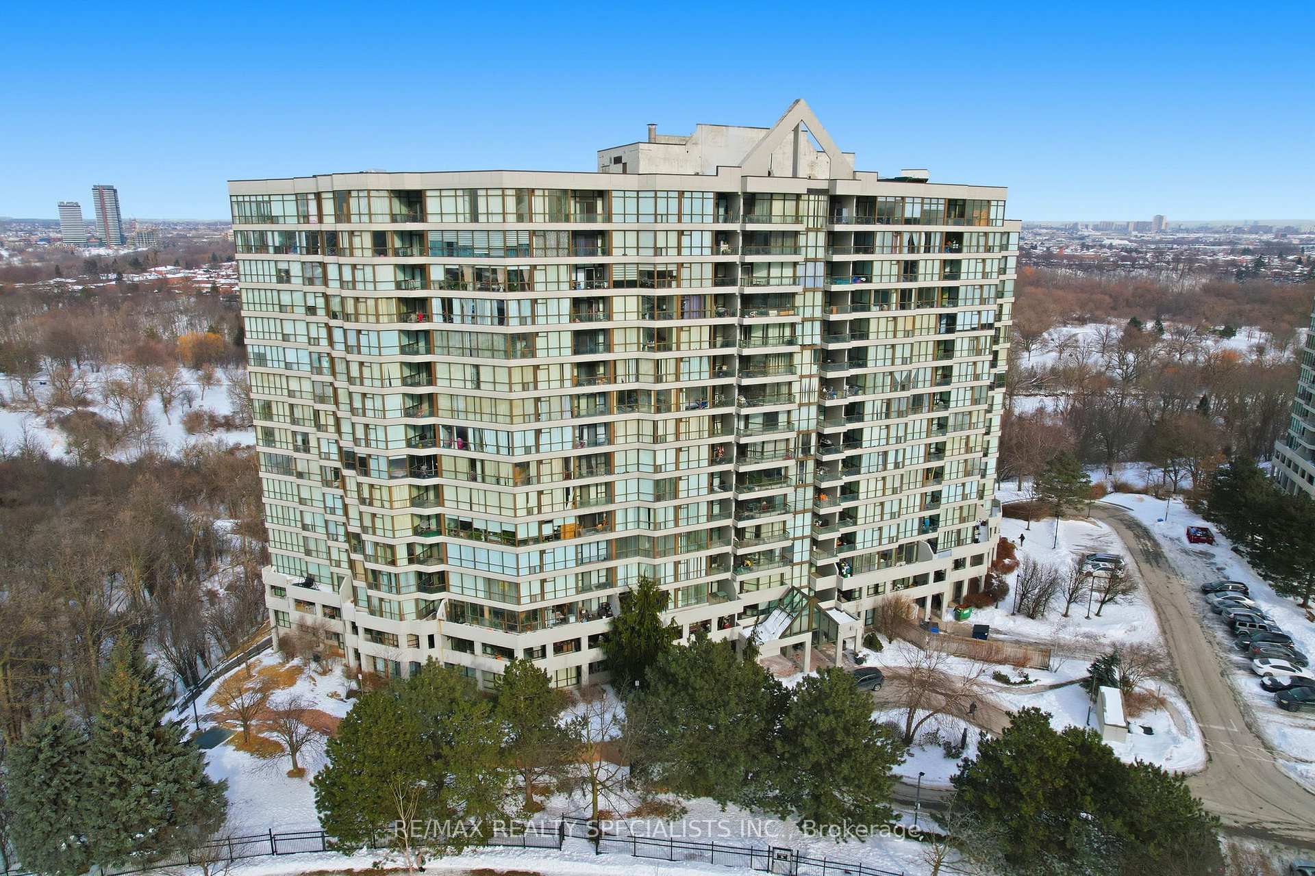 1 Rowntree Road 1707, Toronto W10, ON M9V 5G7