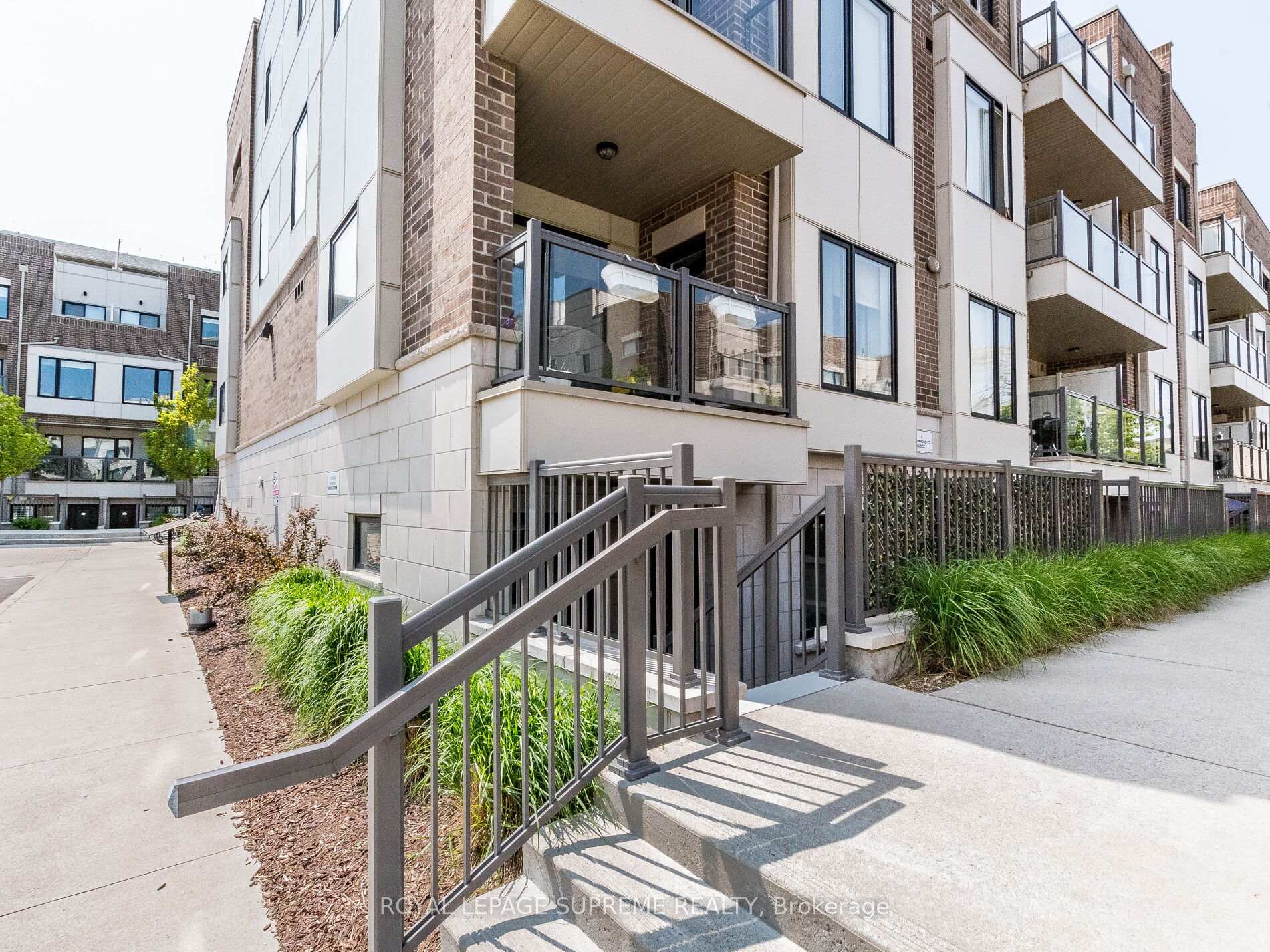 6 Drummond Street 301, Toronto W06, ON M8V 1Y8
