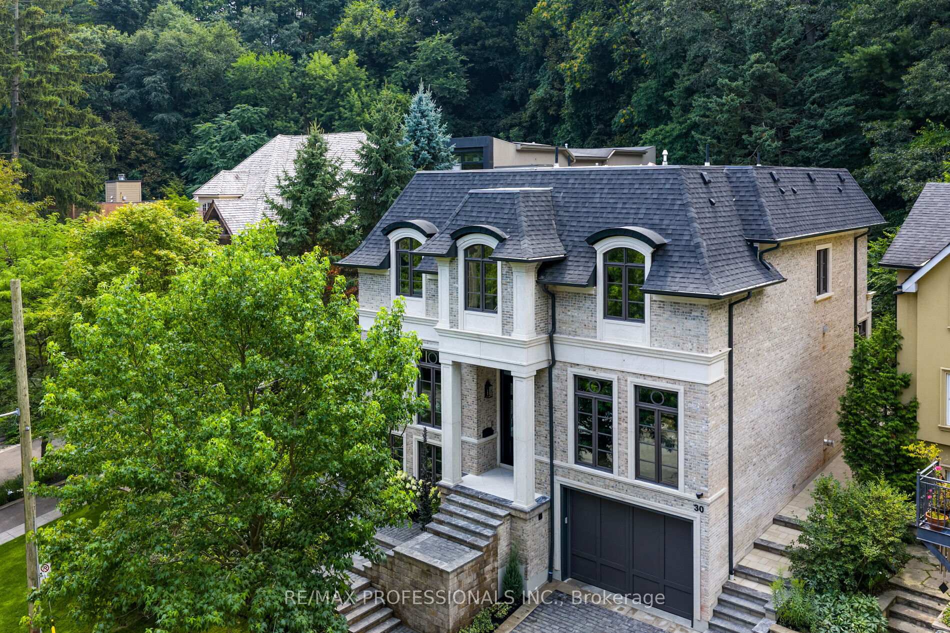 30 Dacre Crescent, Toronto W01, ON M6S 2W1
