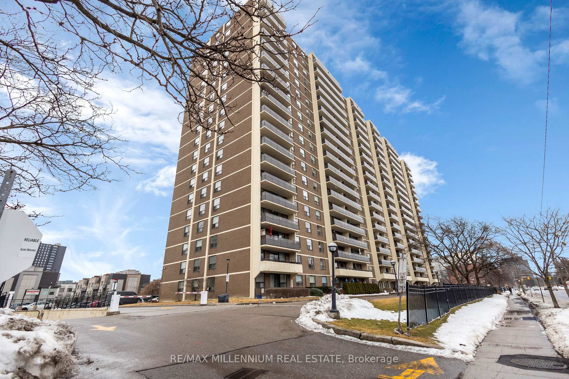 511 The West Mall Drive W 1108, Toronto W08, ON M9C 1G5