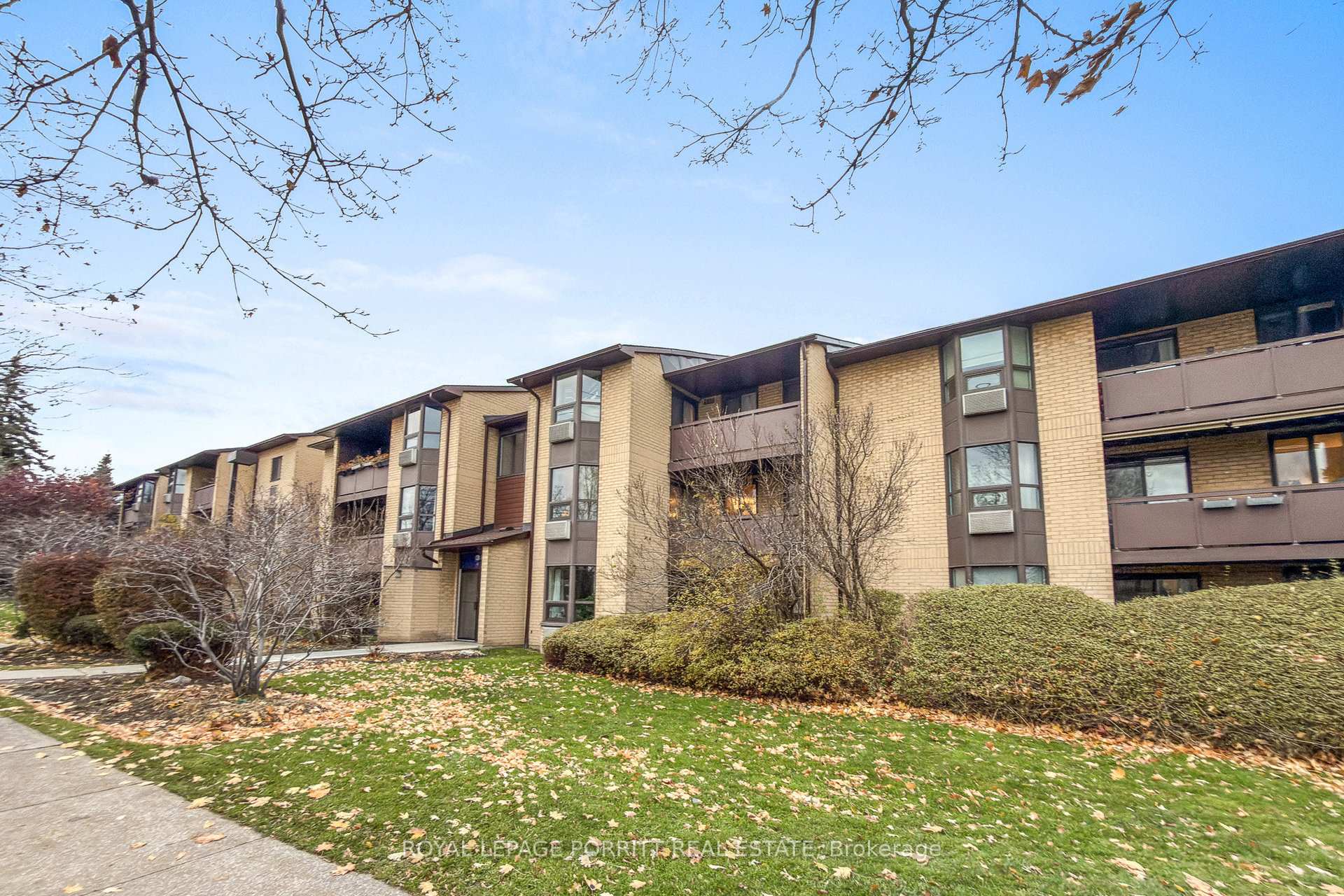 3835 Lake Shore Boulevard W 208, Toronto W06, ON M8W 1R2