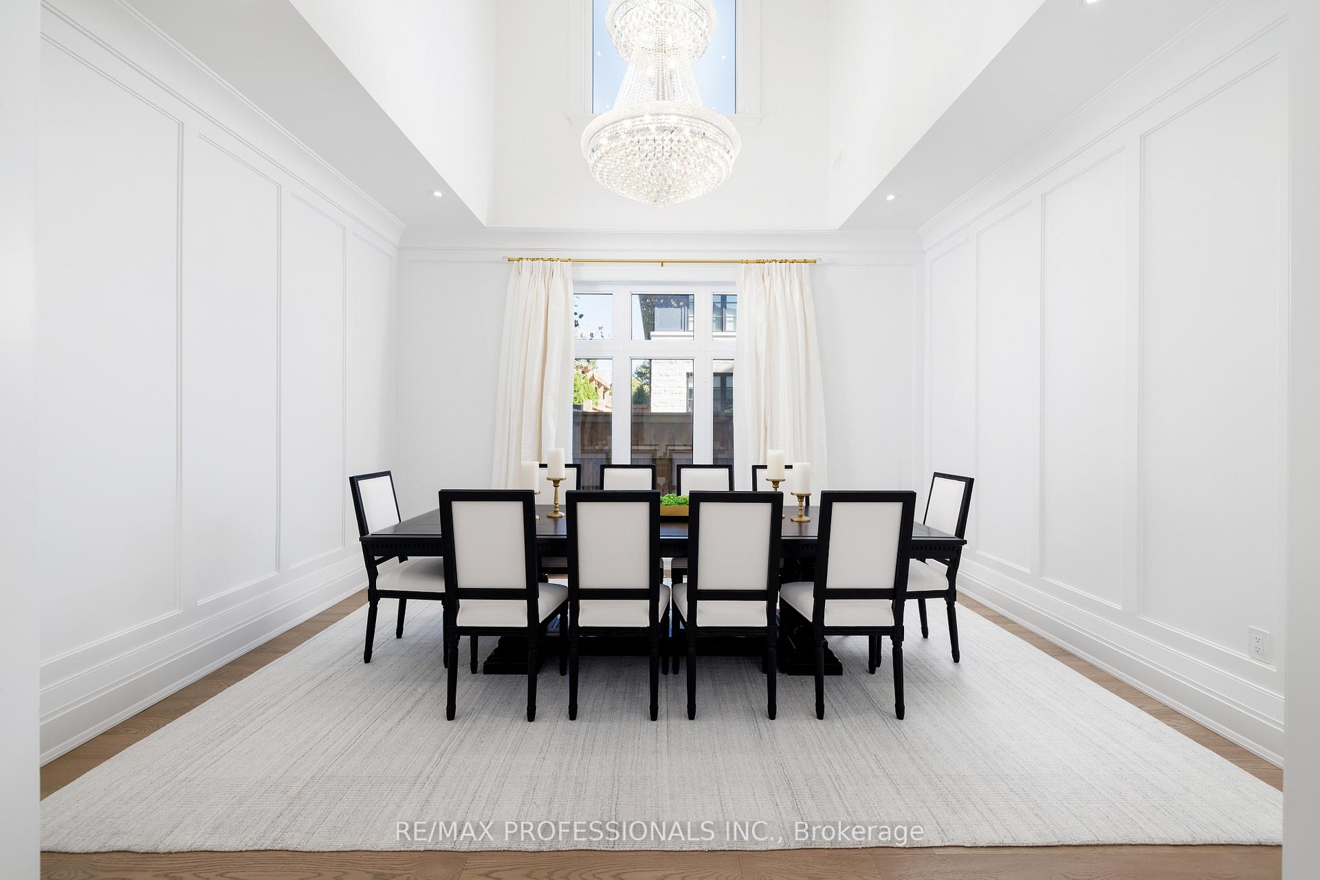 2B Fairway Road, Toronto W08, ON M9A 5E9
