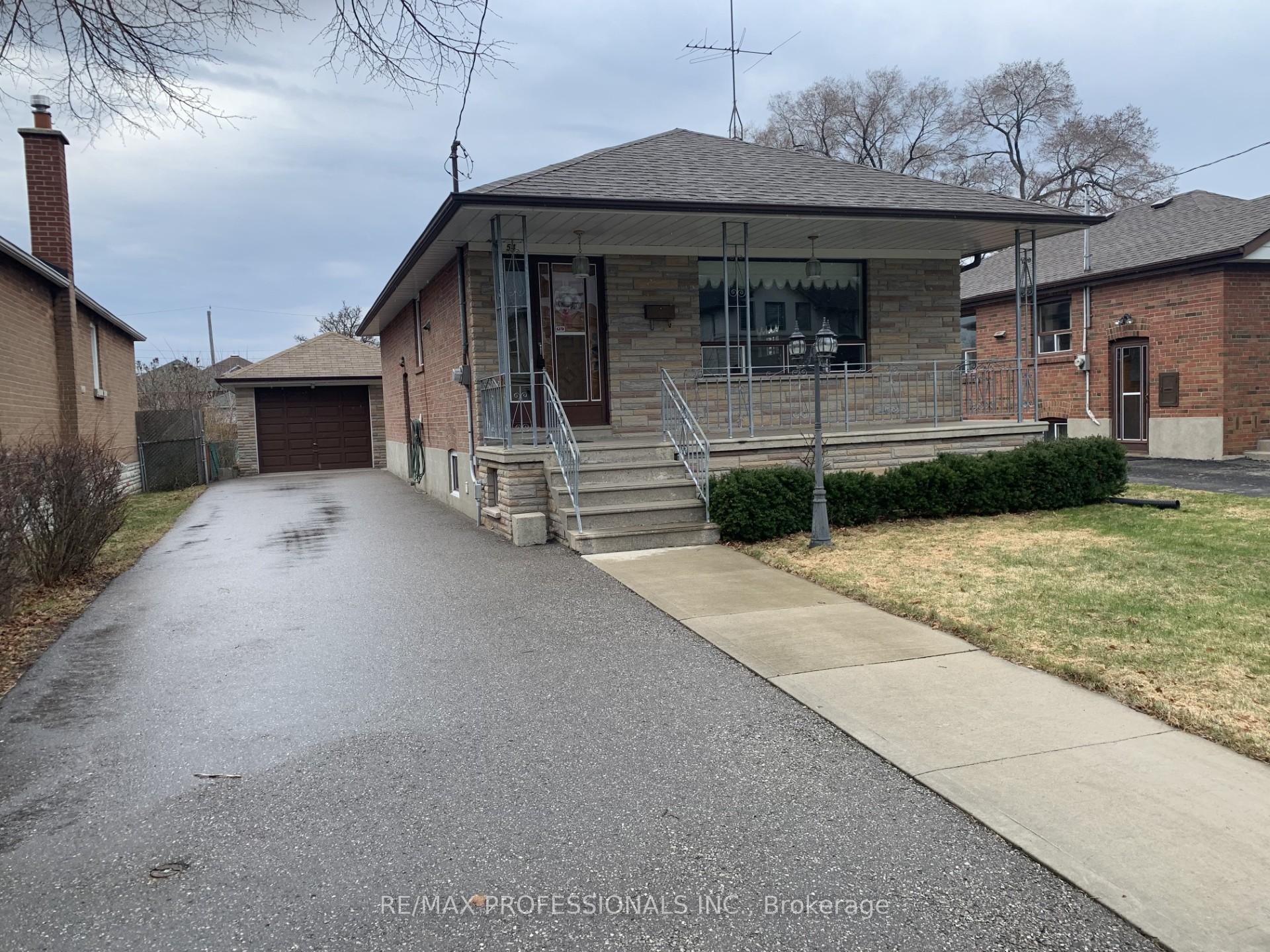 54 Culnan Avenue, Toronto W08, ON M8Z 5B2