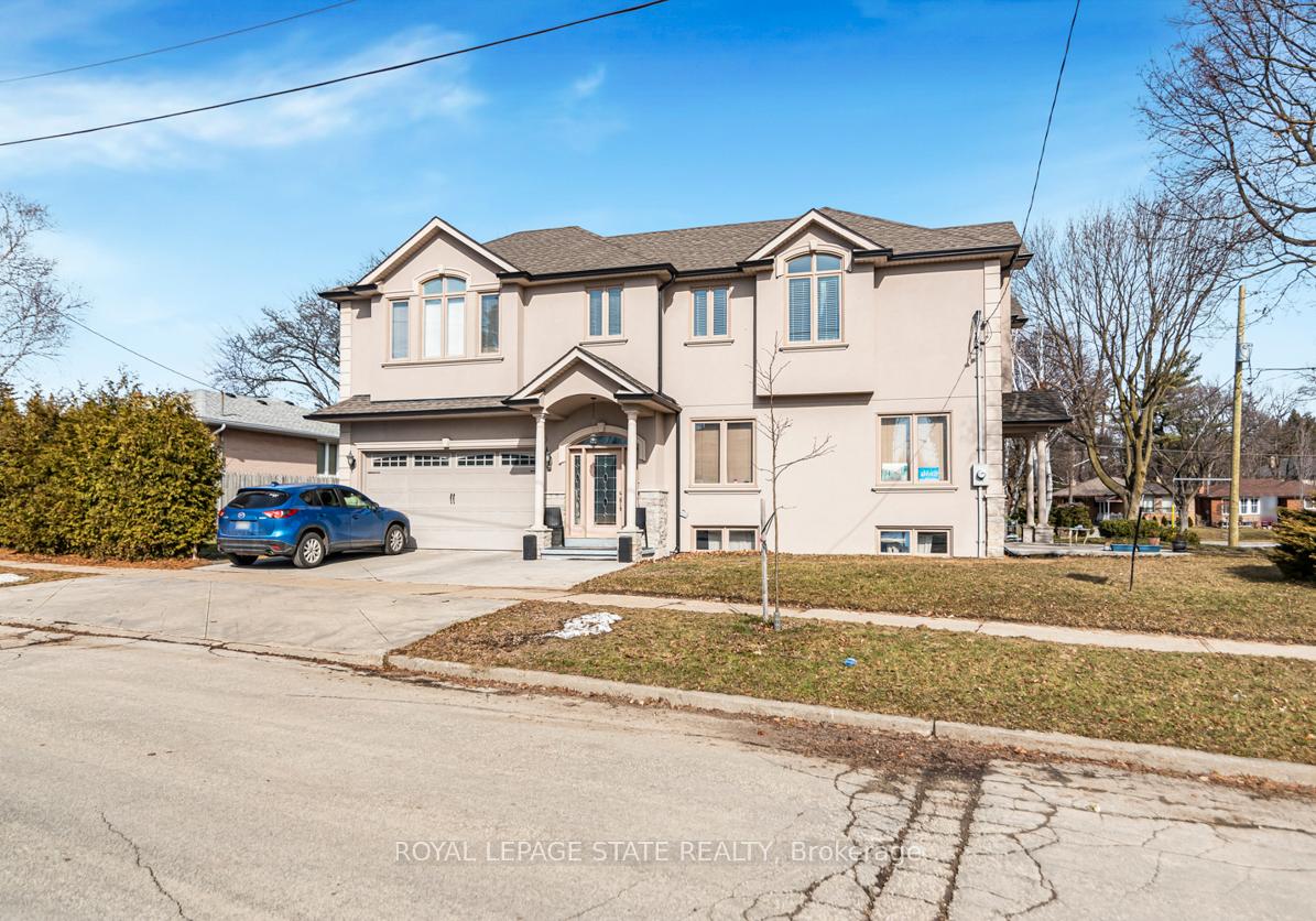 6 Griggsden Avenue, Toronto W09, ON M9P 2Z5