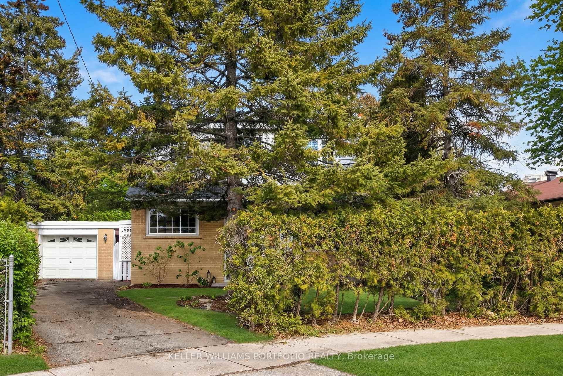 88 Sabrina Dr Drive, Toronto W09, ON M9R 2J9