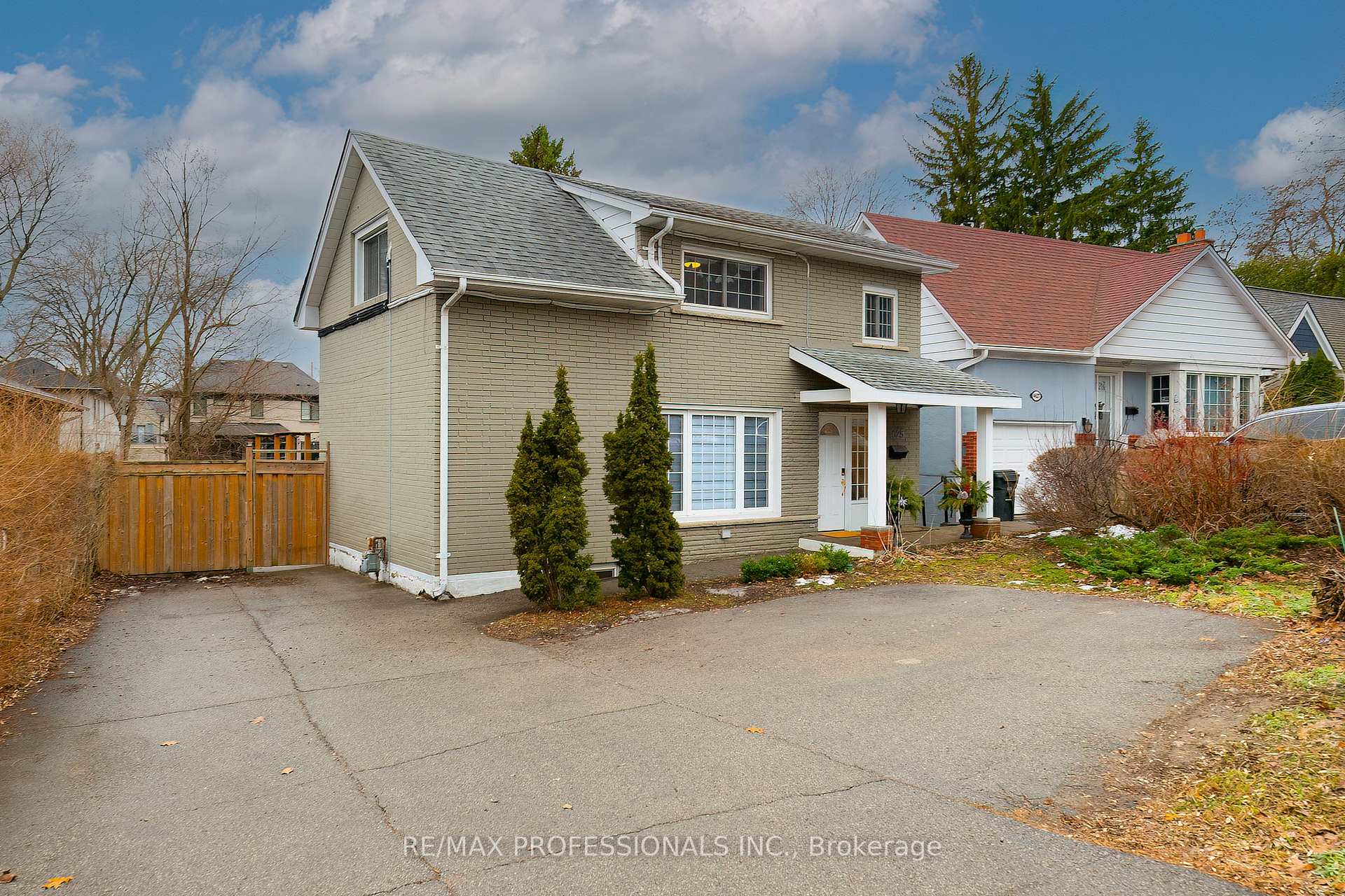 4625 Dundas Street W, Toronto W08, ON M9A 1A4