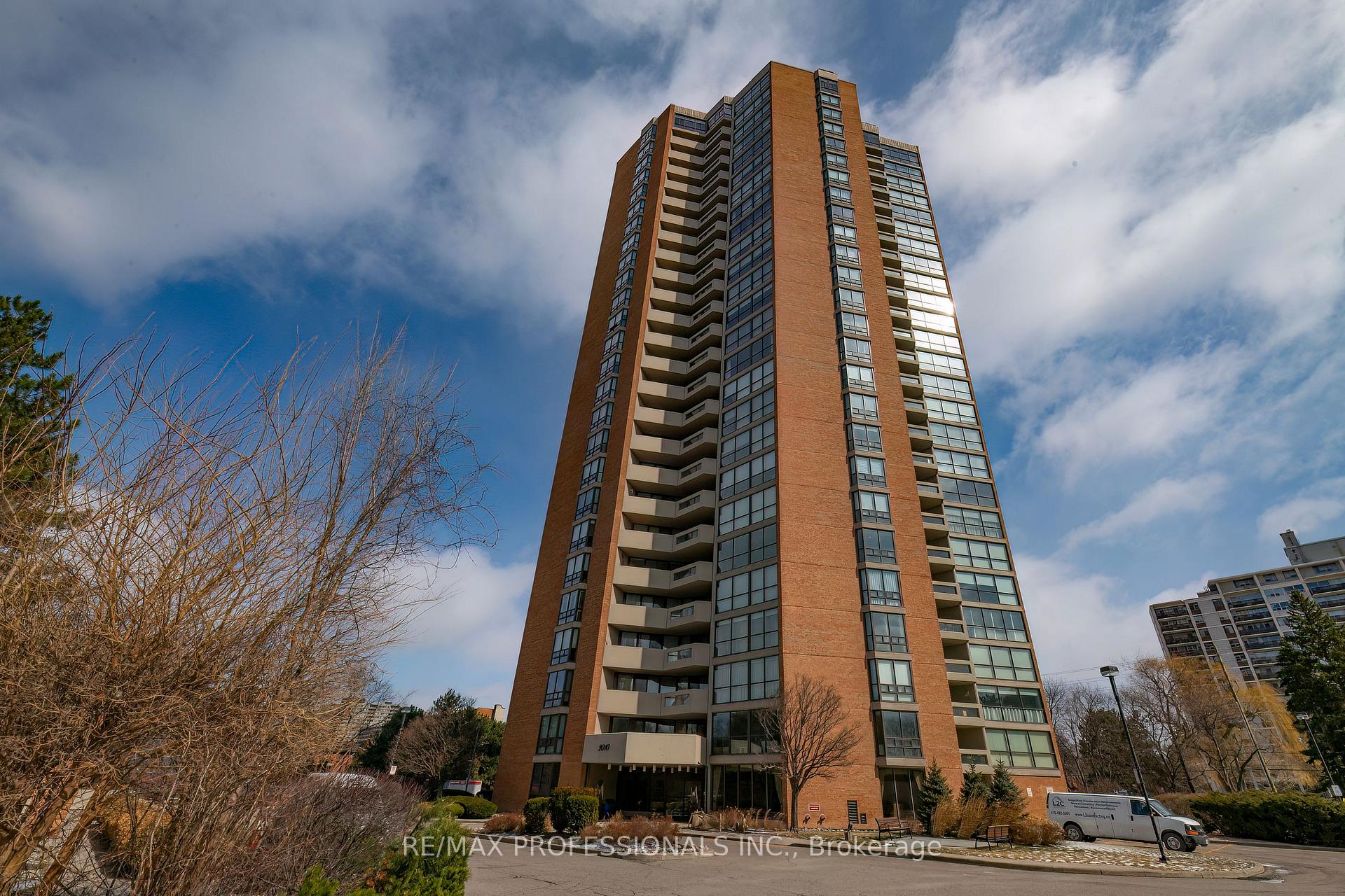2010 Islington Avenue 2302, Toronto W09, ON M9P 3S8