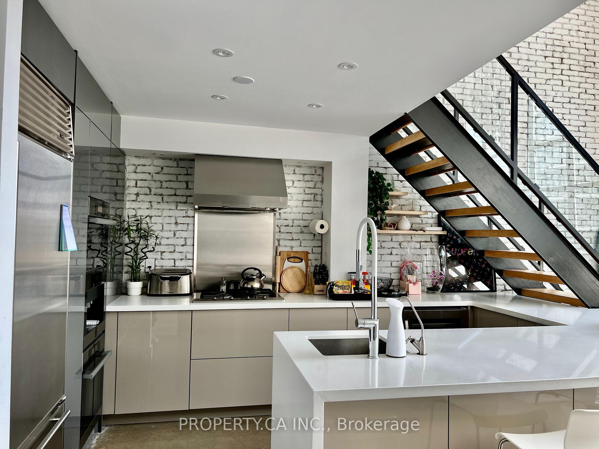 300 Manitoba Street 314, Toronto W06, ON M8Y 4G6