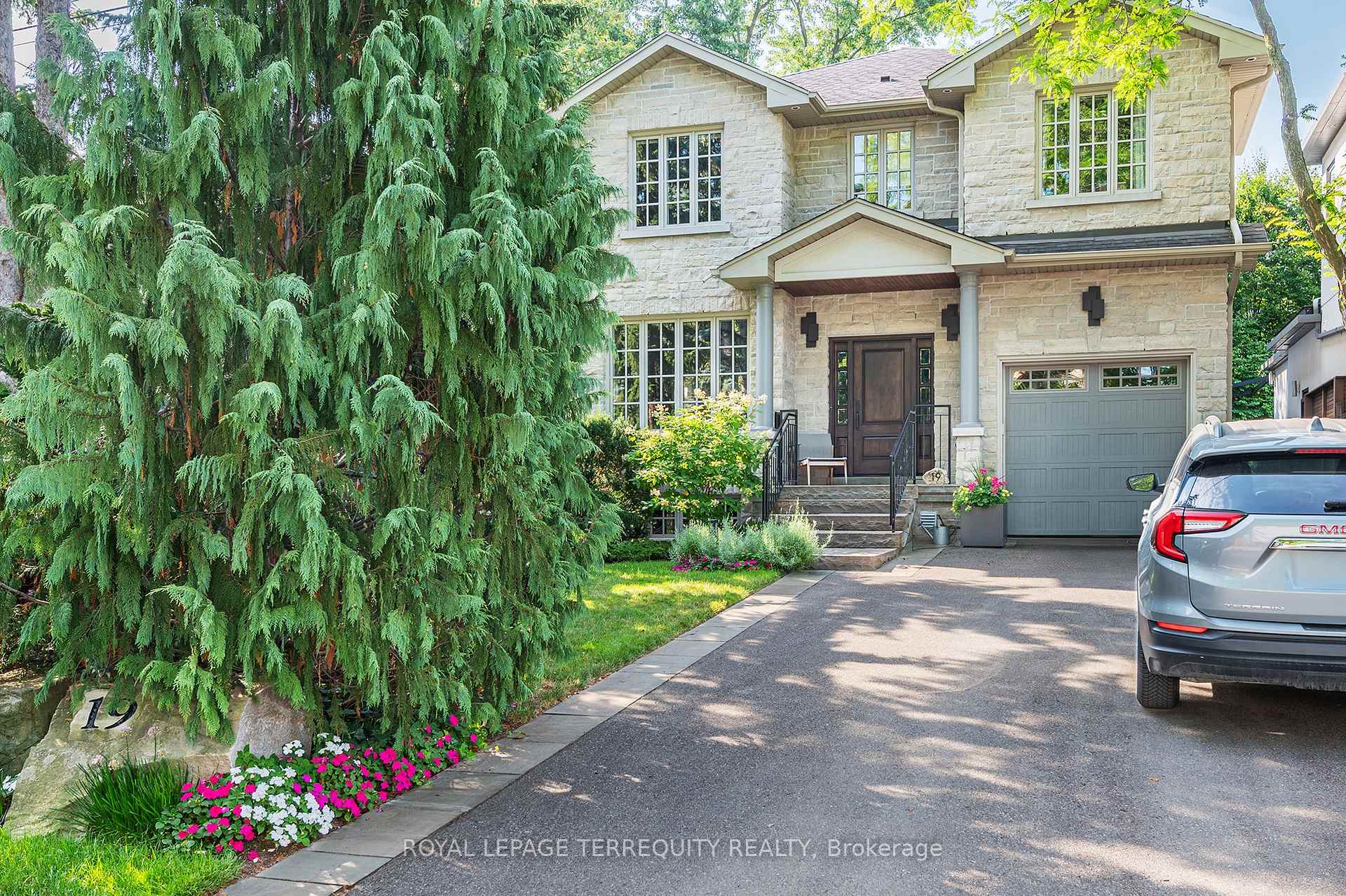 19 Bannon Avenue, Toronto W08, ON M8X 1T6