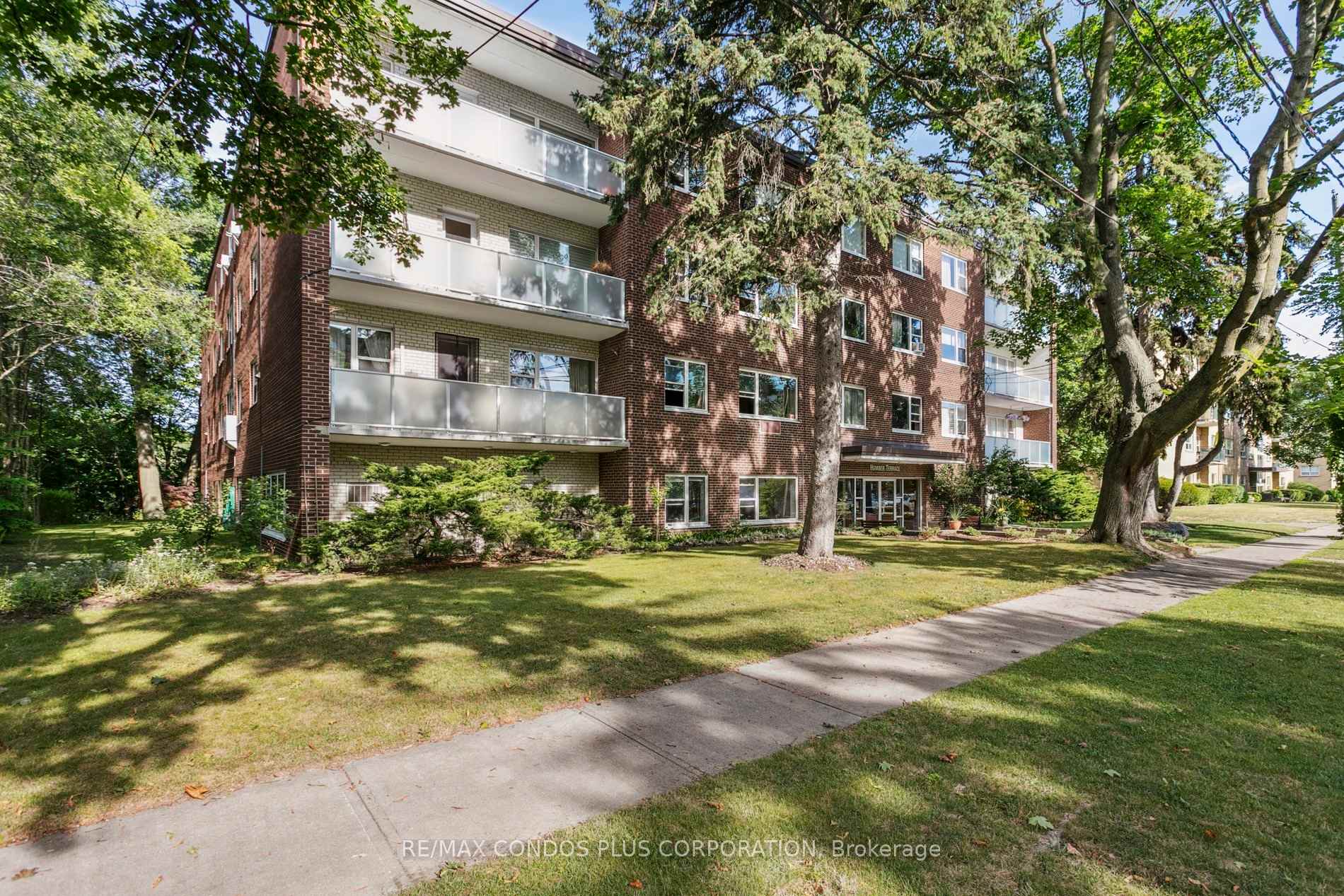 185 Stephen Drive 101, Toronto W07, ON M8Y 3N5