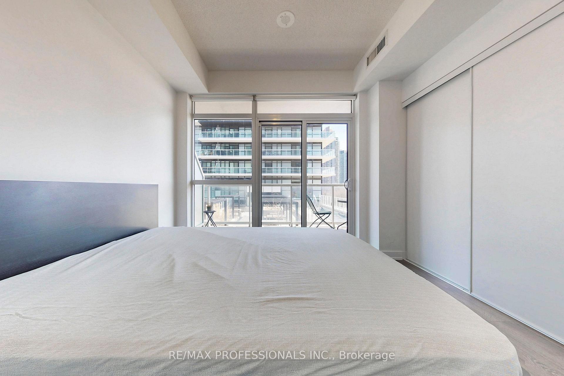 251 Manitoba Street 504, Toronto W06, ON M8Y 0C7