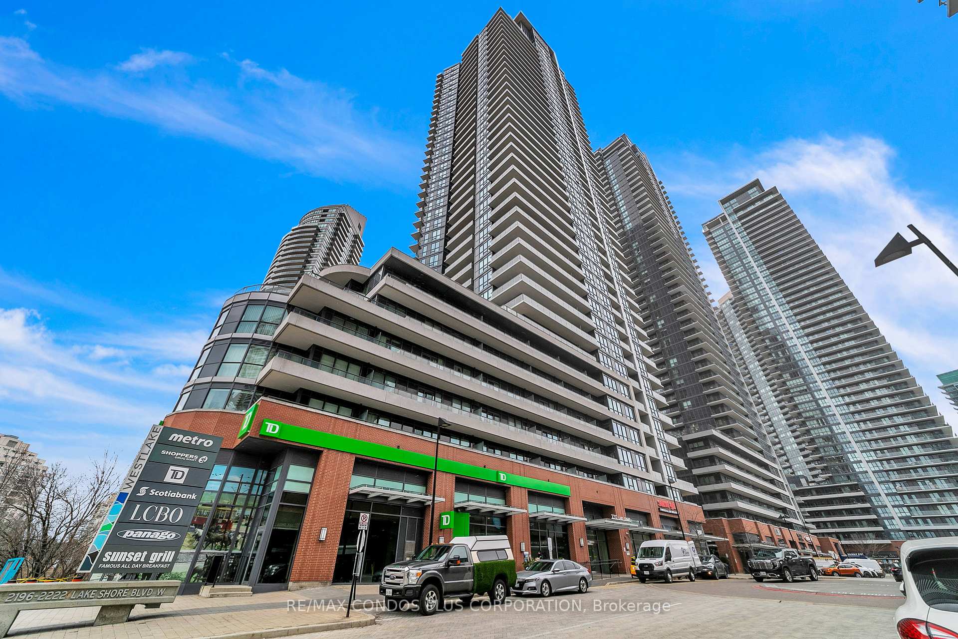 2212 Lake Shore Boulevard West Boulevard W PH08, Toronto W06, ON M8V 0C2