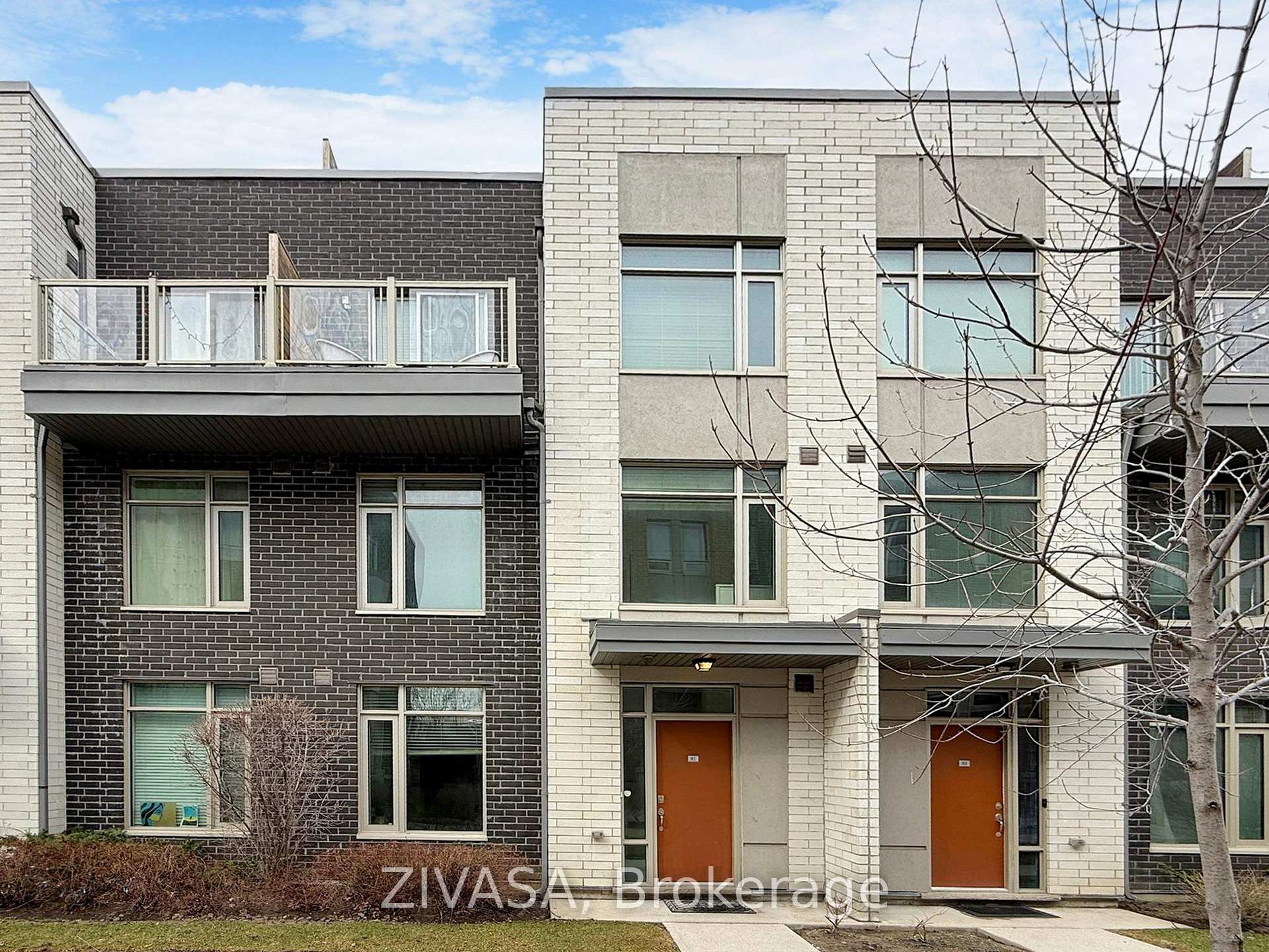 15 Applewood Lane 92, Toronto W08, ON M9C 2Z7
