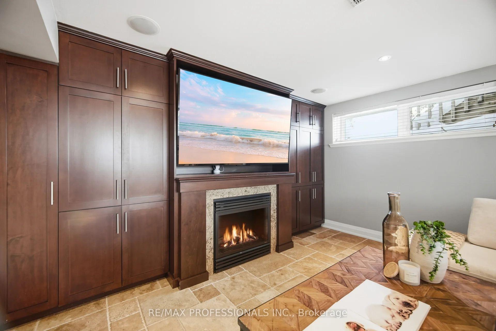 12 Walford Road, Toronto W08, ON M8X 2P1