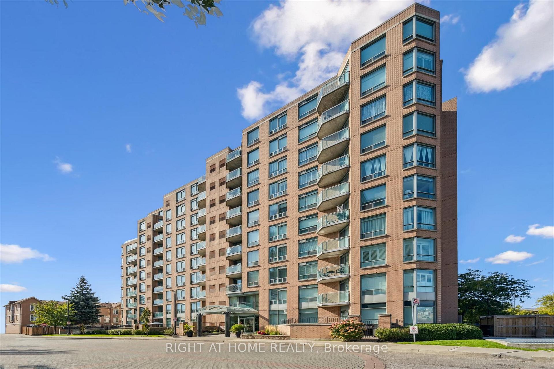 190 Manitoba Street 304, Toronto W06, ON M8Y 3Y8