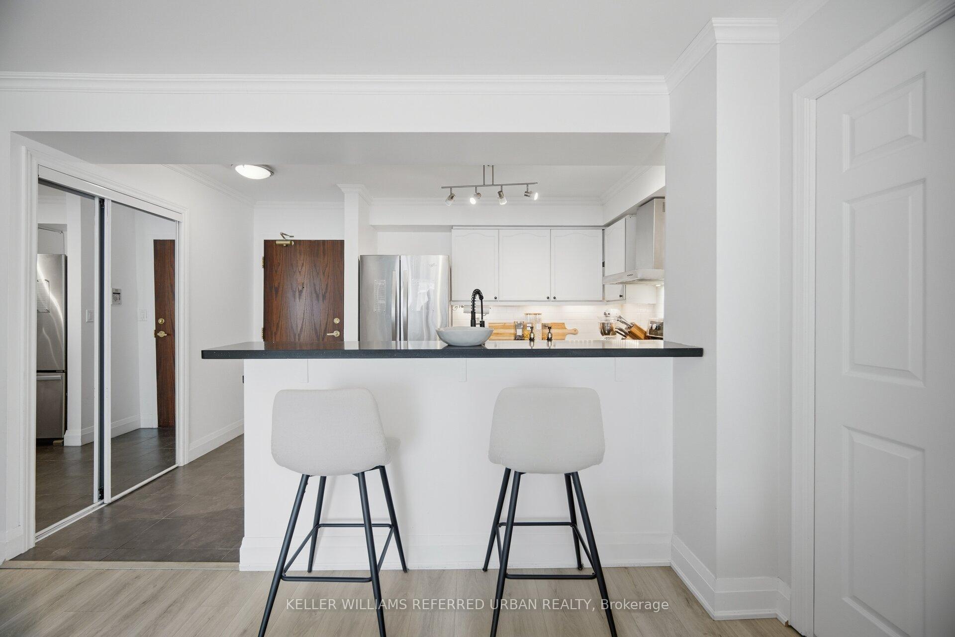 190 Manitoba Street 707, Toronto W06, ON M8Y 3Y8