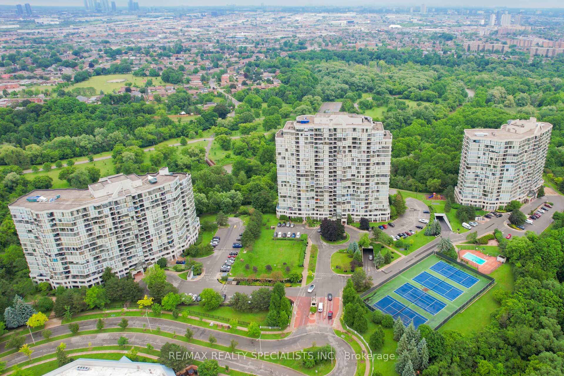 1 Rowntree Road 611, Toronto W10, ON M9V 5G7