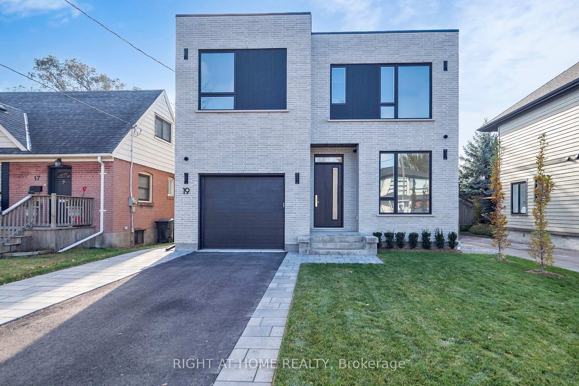 19 Putney Road, Toronto W06, ON M8W 2K6