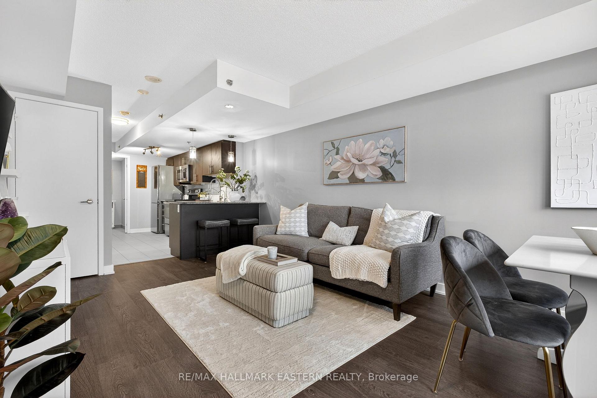 11 Superior Avenue Th3, Toronto W06, ON M8V 0A7