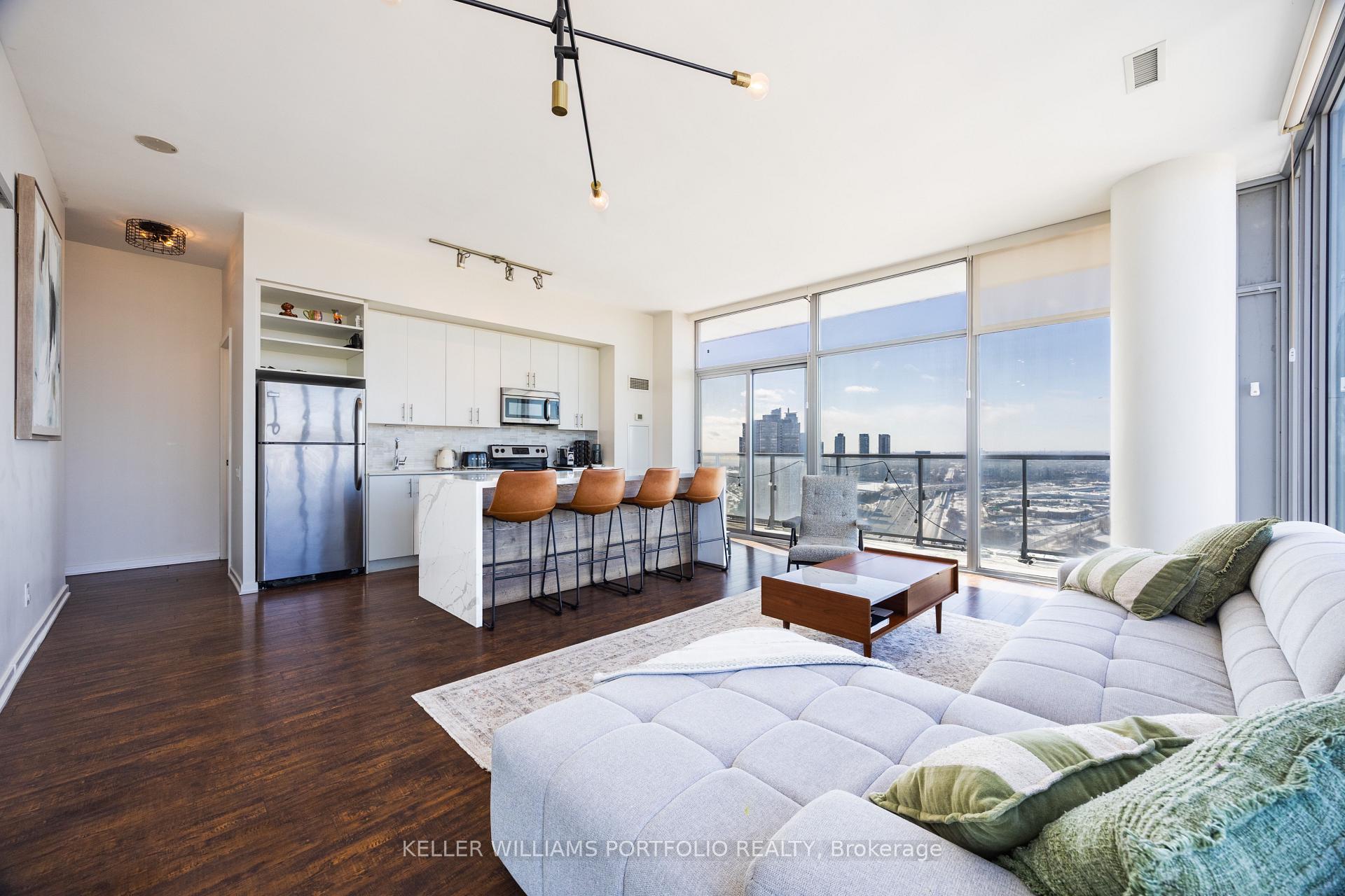 105 The Queensway Avenue 3410, Toronto W01, ON M6S 5B5