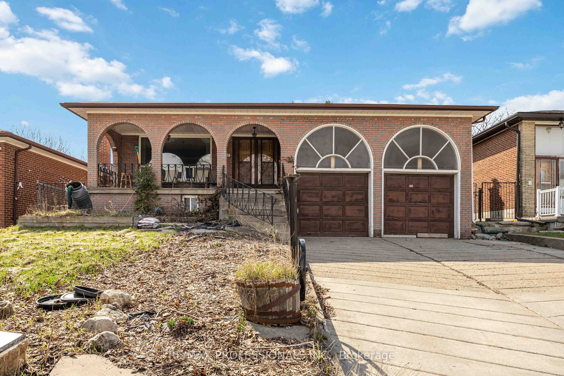 118 Tandridge Crescent, Toronto W10, ON M9W 5N9