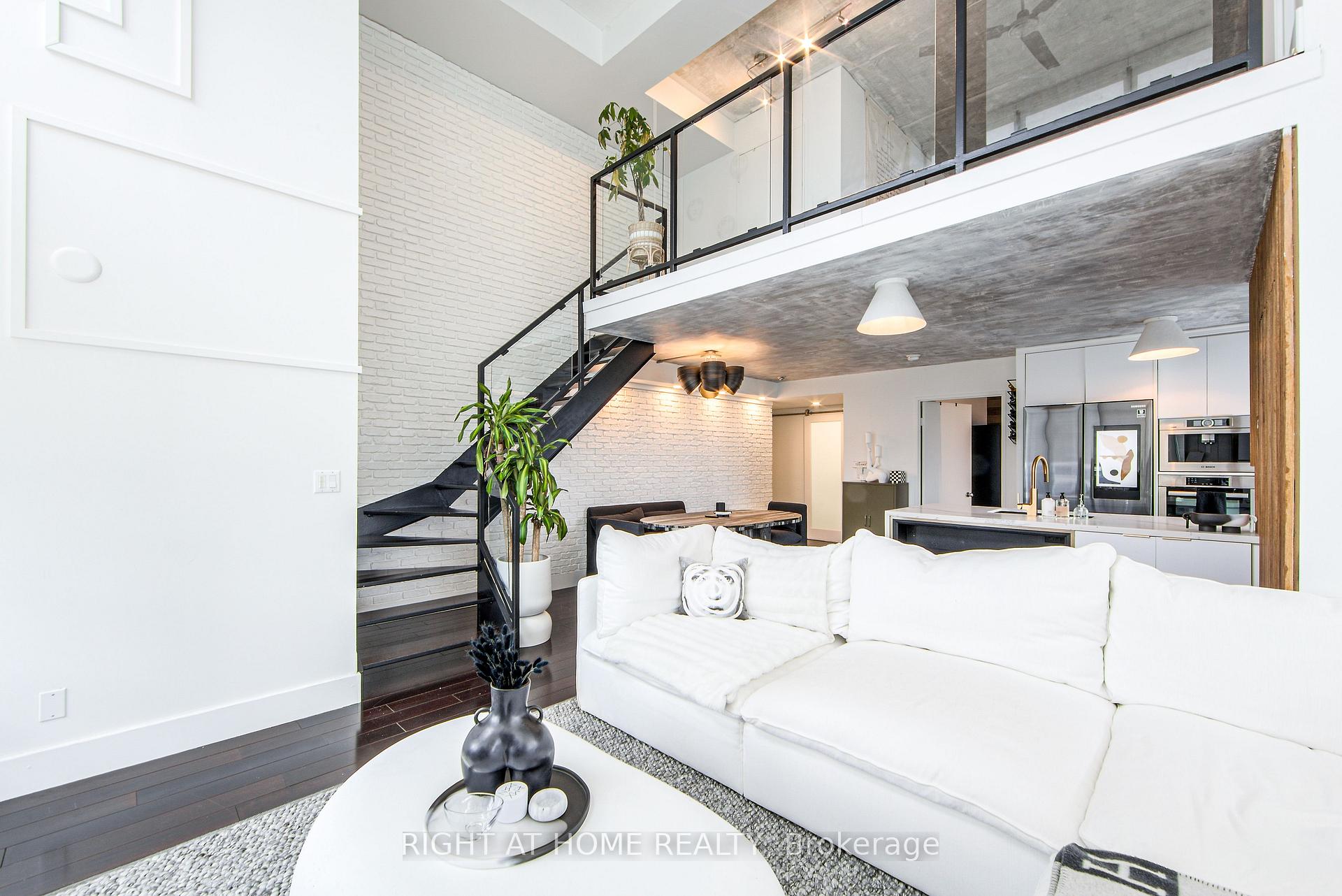 250 Manitoba Street SE 728, Toronto W06, ON M8Y 4G8