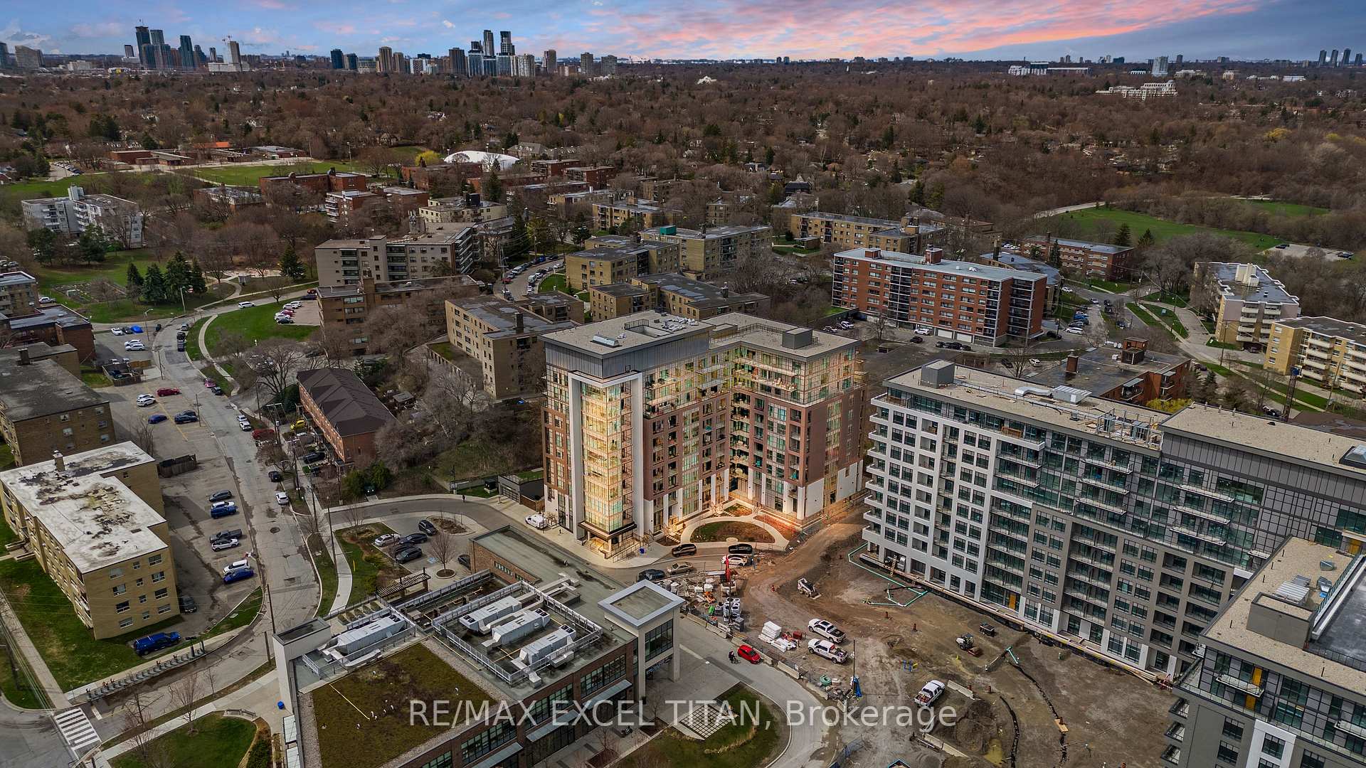 25 Neighbourhood Lane 205, Toronto W07, ON M8Y 0C4