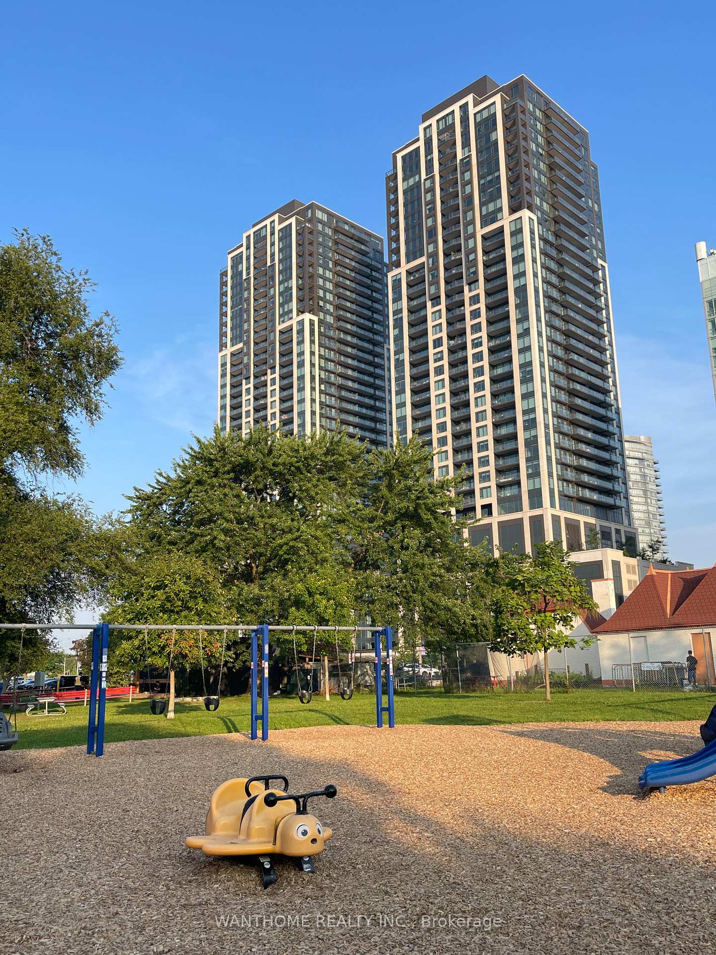 1926 Lake Shore Boulevard W 3706, Toronto W01, ON M6S 1A1