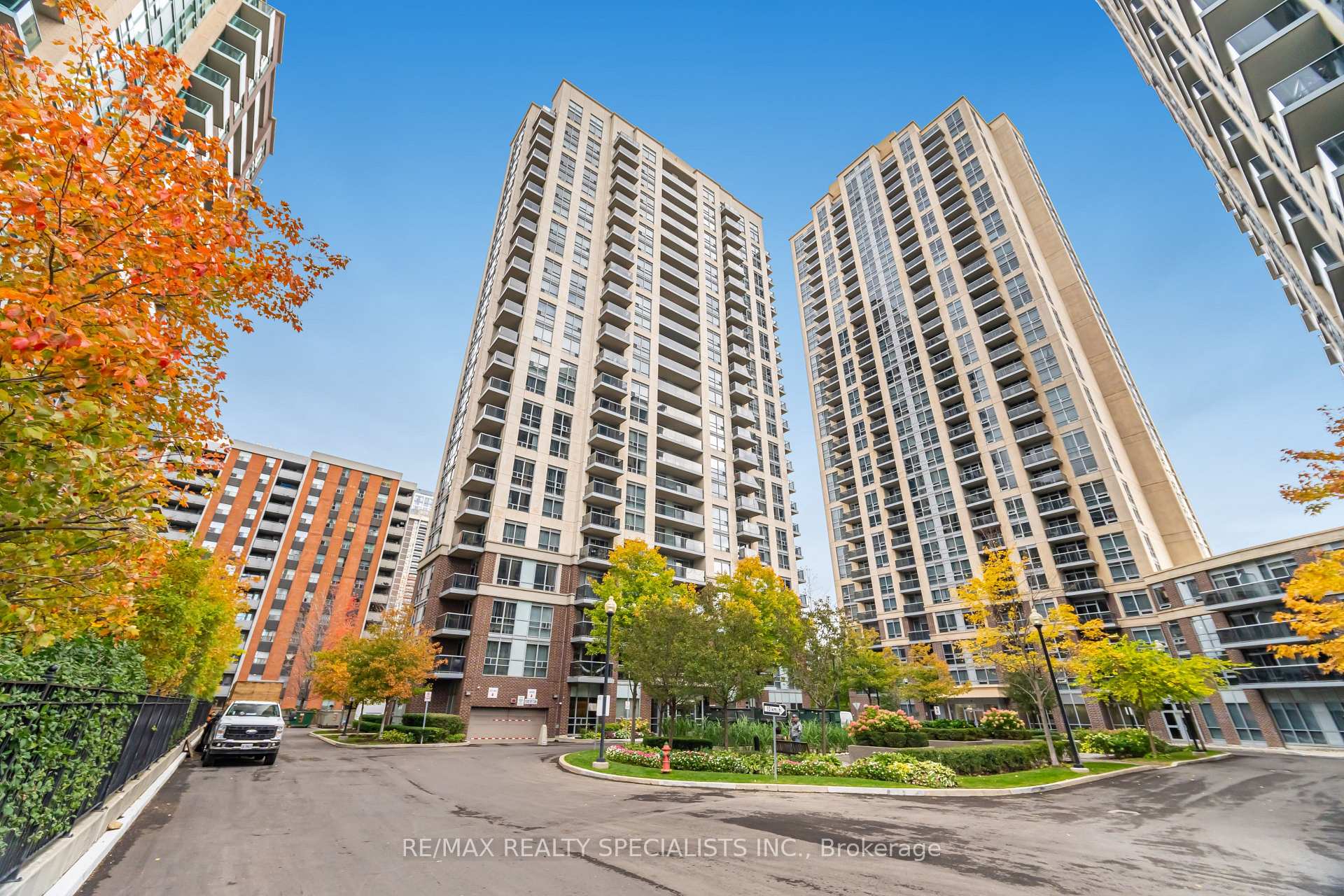 5 Michael Power Place 1005, Toronto W08, ON M9A 0A3