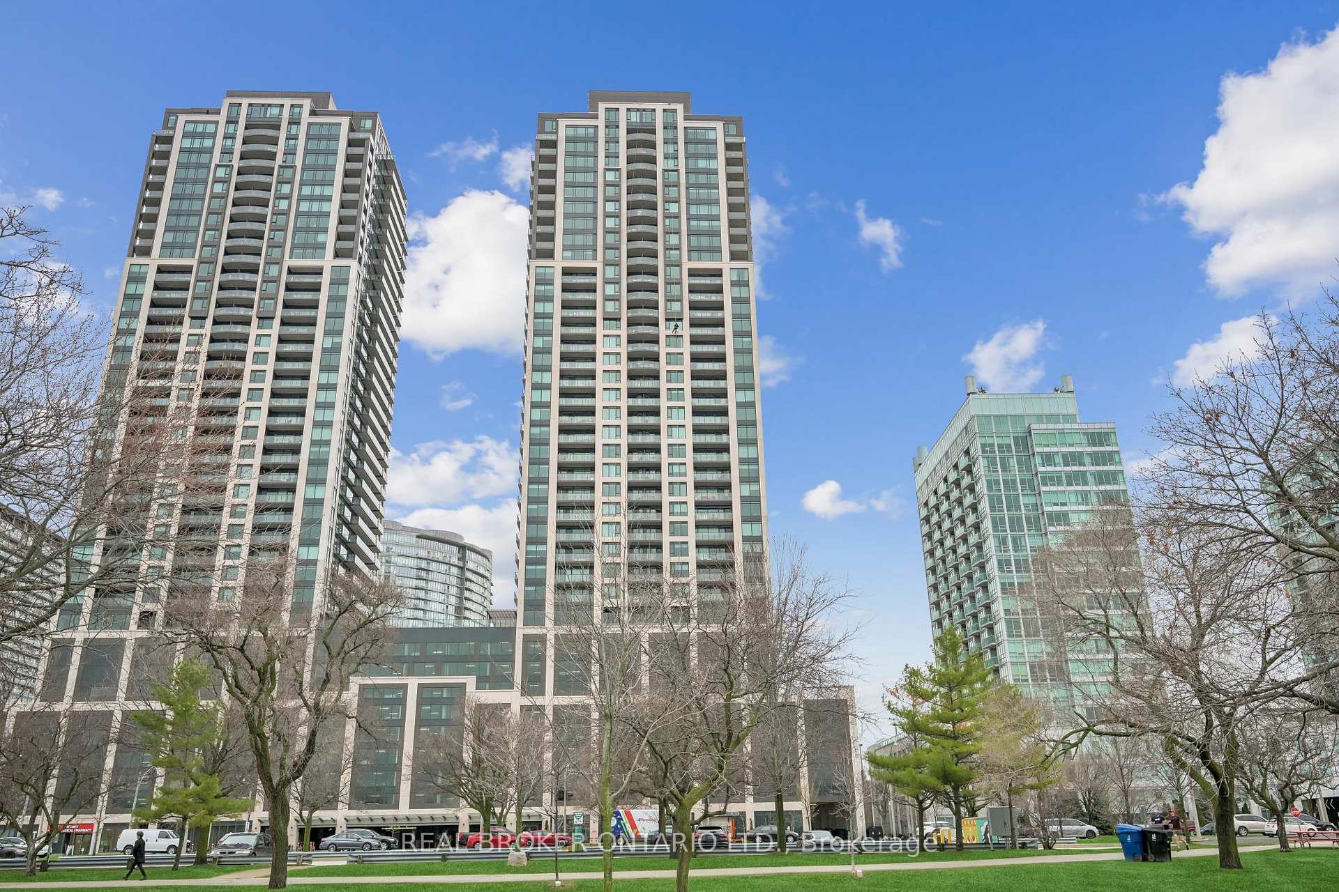 1926 Lakeshore Boulevard W 3807, Toronto W01, ON M6S 1A1