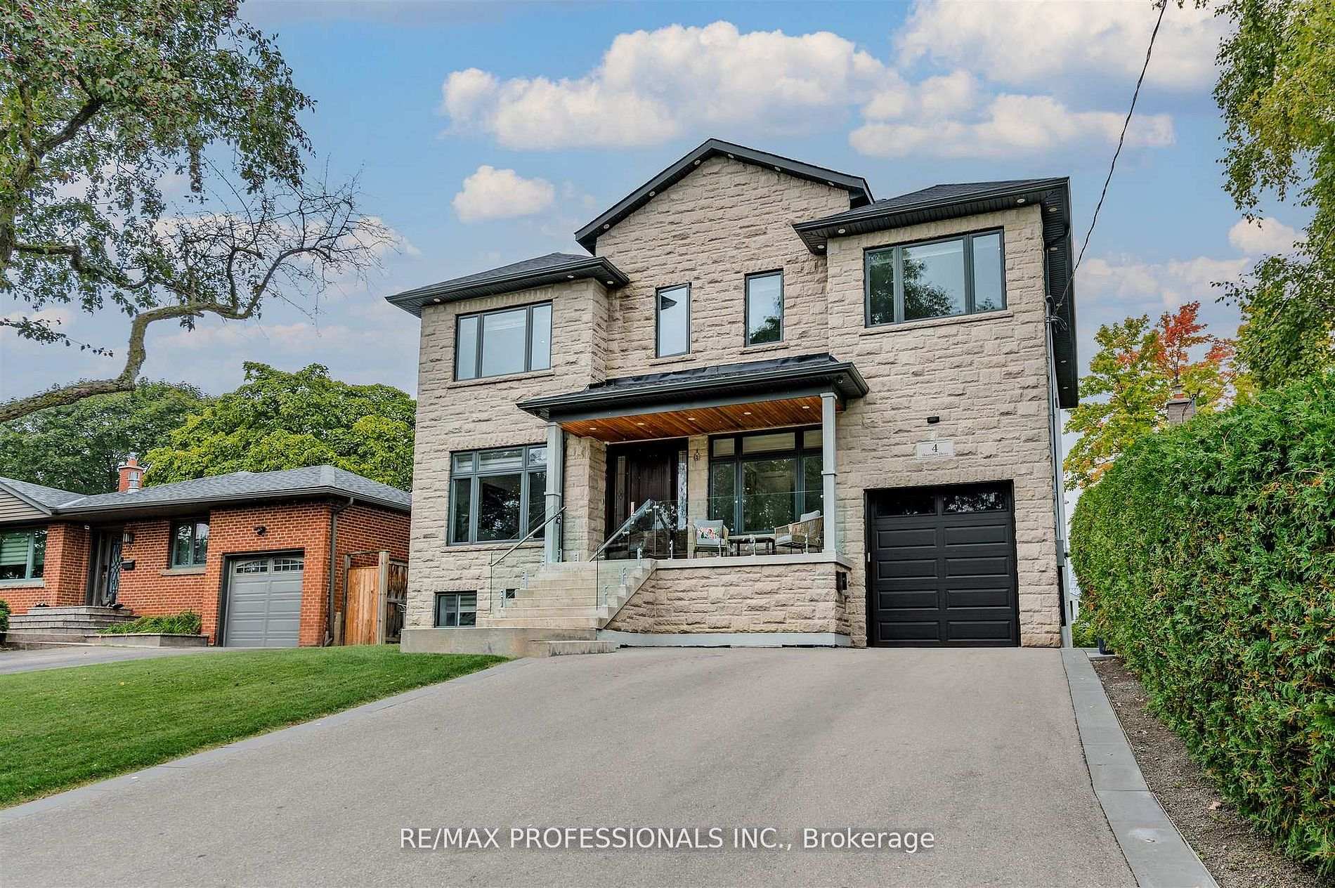 4 Dunrobin Drive, Toronto W08, ON M9B 2S9