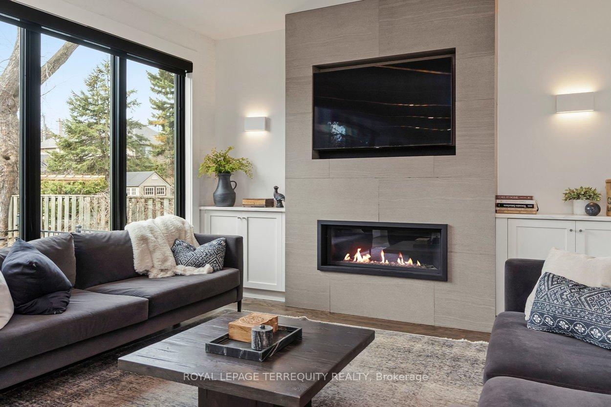 94 Kingsway Crescent, Toronto W08, ON M8X 2R9