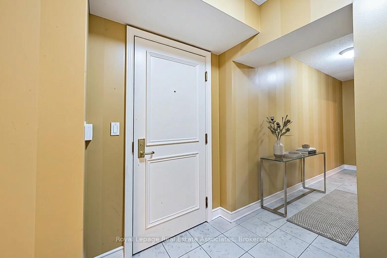 1 Palace Pier Court 2407, Toronto W06, ON M8V 3W9