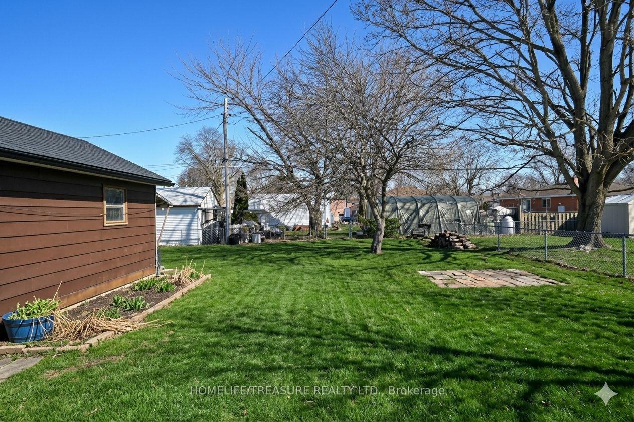 19 BRAMPTON Road, Toronto W09, ON M9R 3J3
