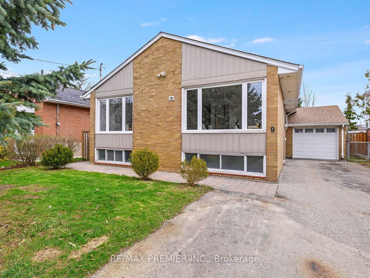 9 Templar Drive, Toronto W09, ON M9R 3C6