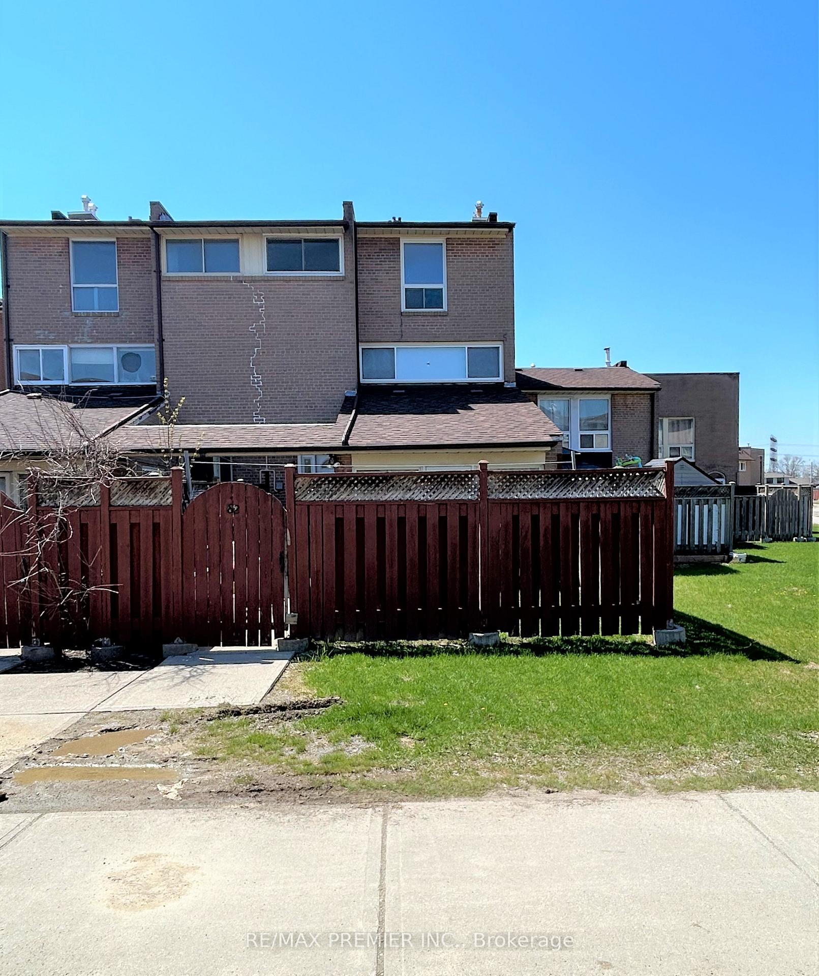 248 John Garland Boulevard 82, Toronto W10, ON M9V 1N8