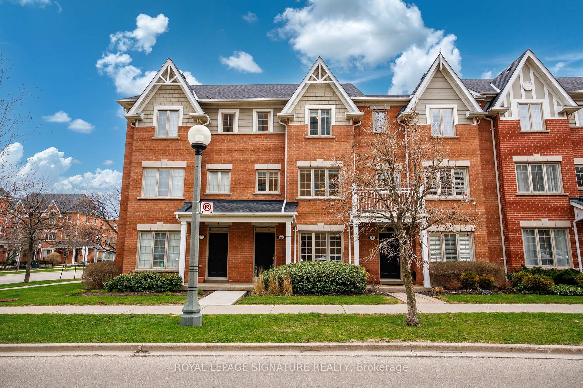 161 Thirteenth Street 10, Toronto W06, ON M8V 4E4