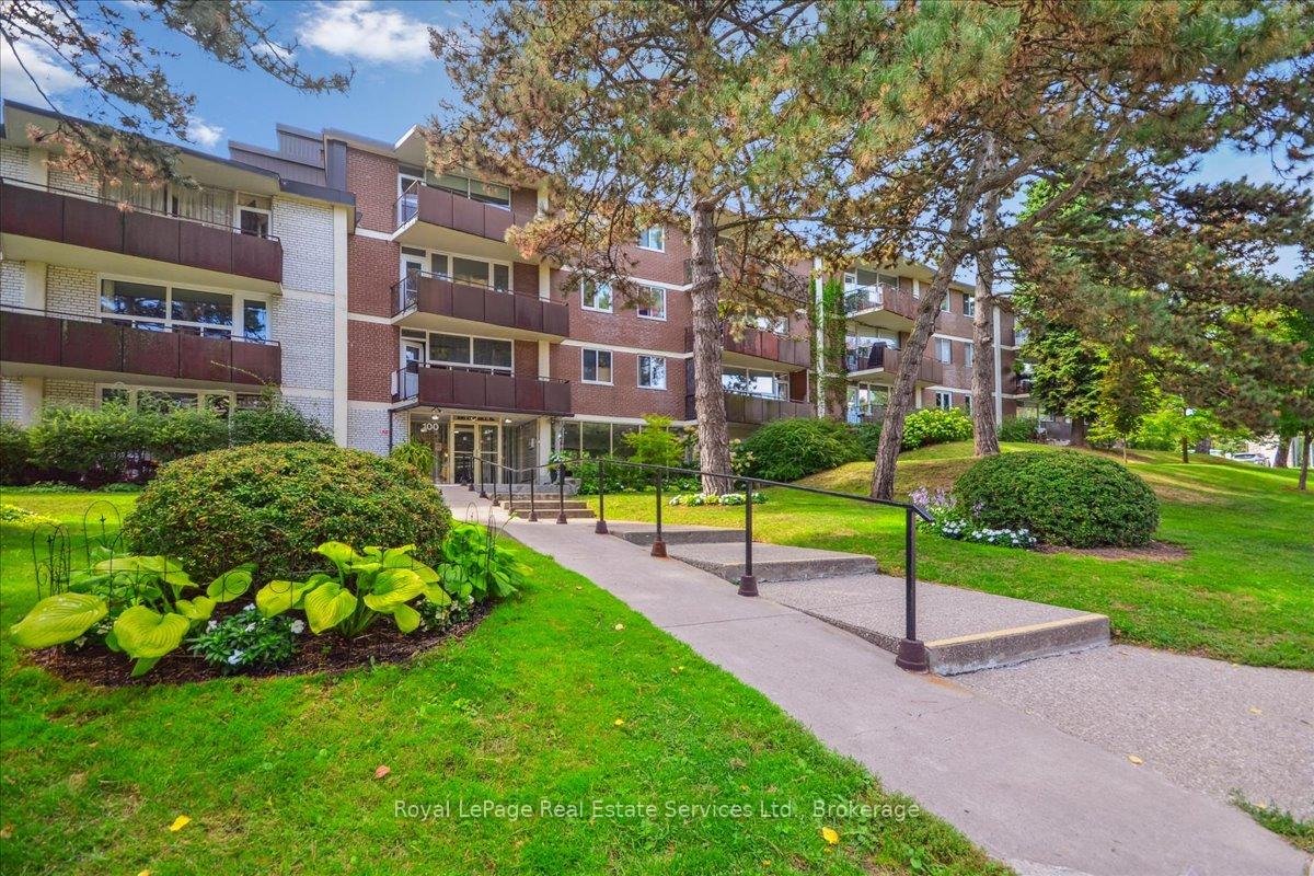 100 Coe Hill Drive 203, Toronto W01, ON M6S 3E1