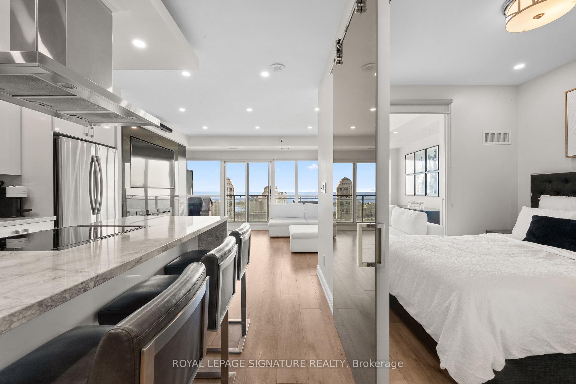 165 Legion Road 2128, Toronto W06, ON M8Y 0B3