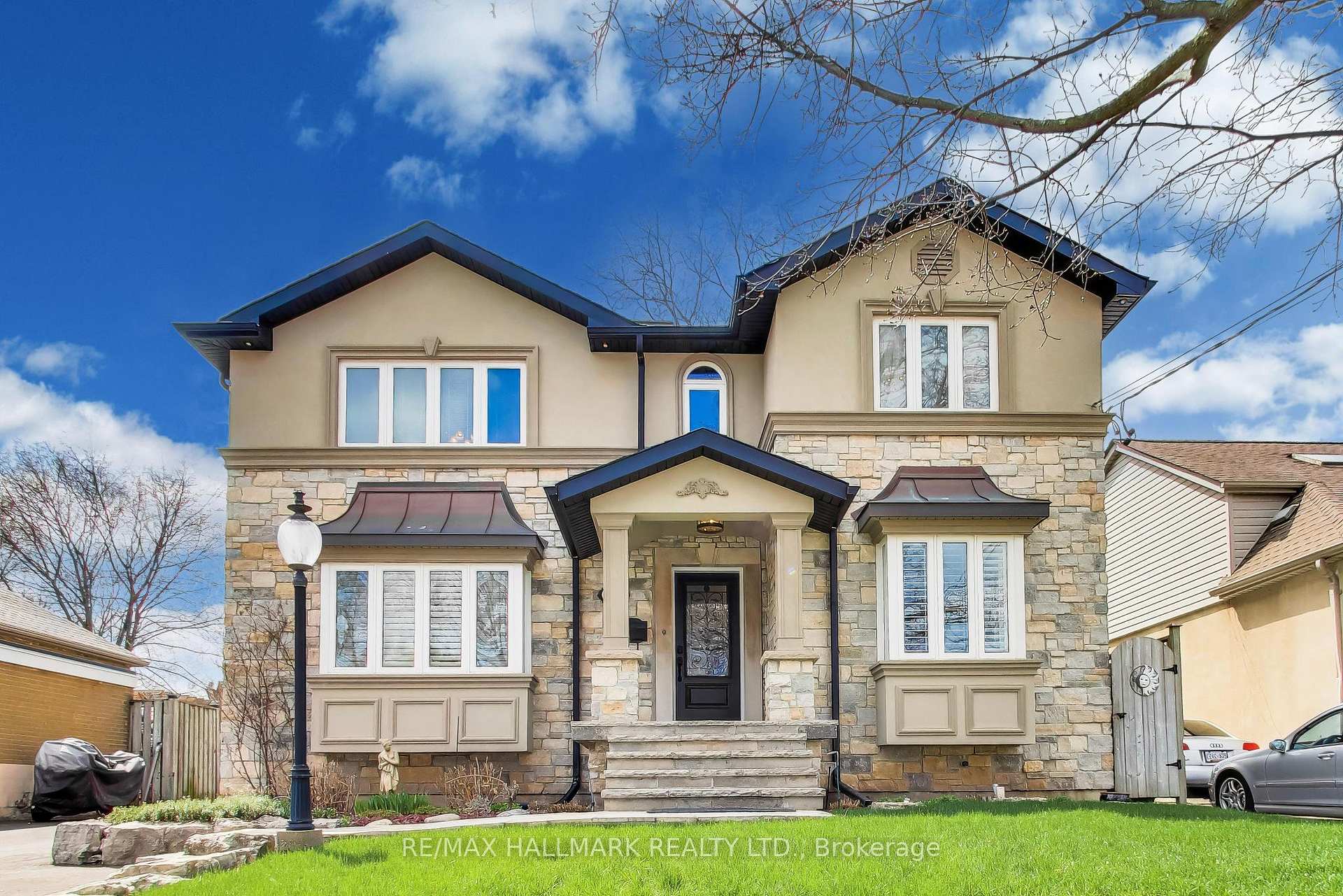 76 Ashbourne Drive, Toronto W08, ON M9B 4H5