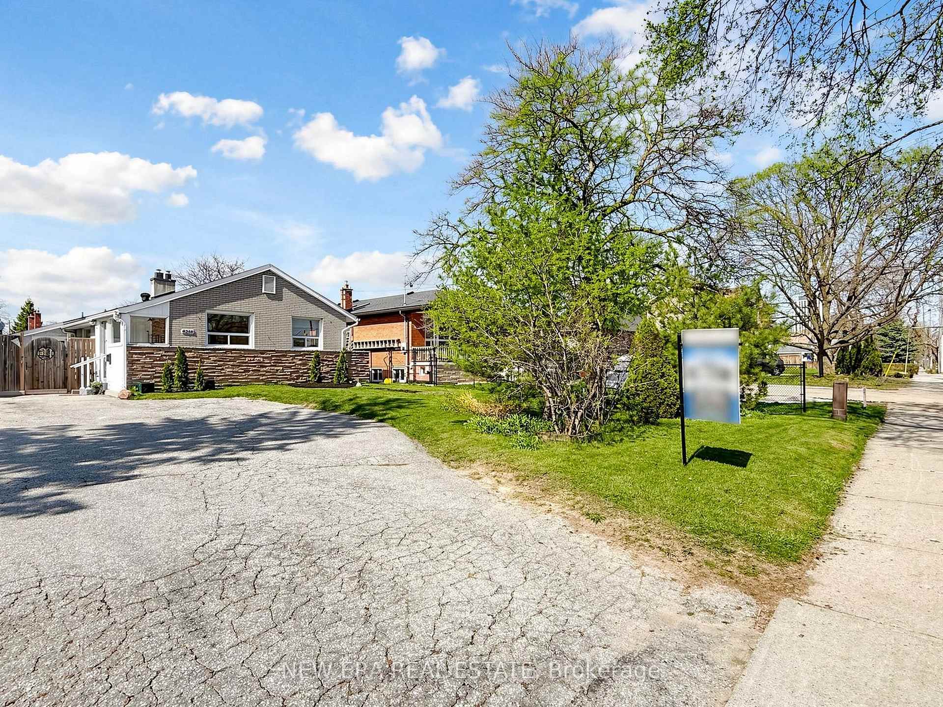 4246 Bloor Street W, Toronto W08, ON M9C 1Z7