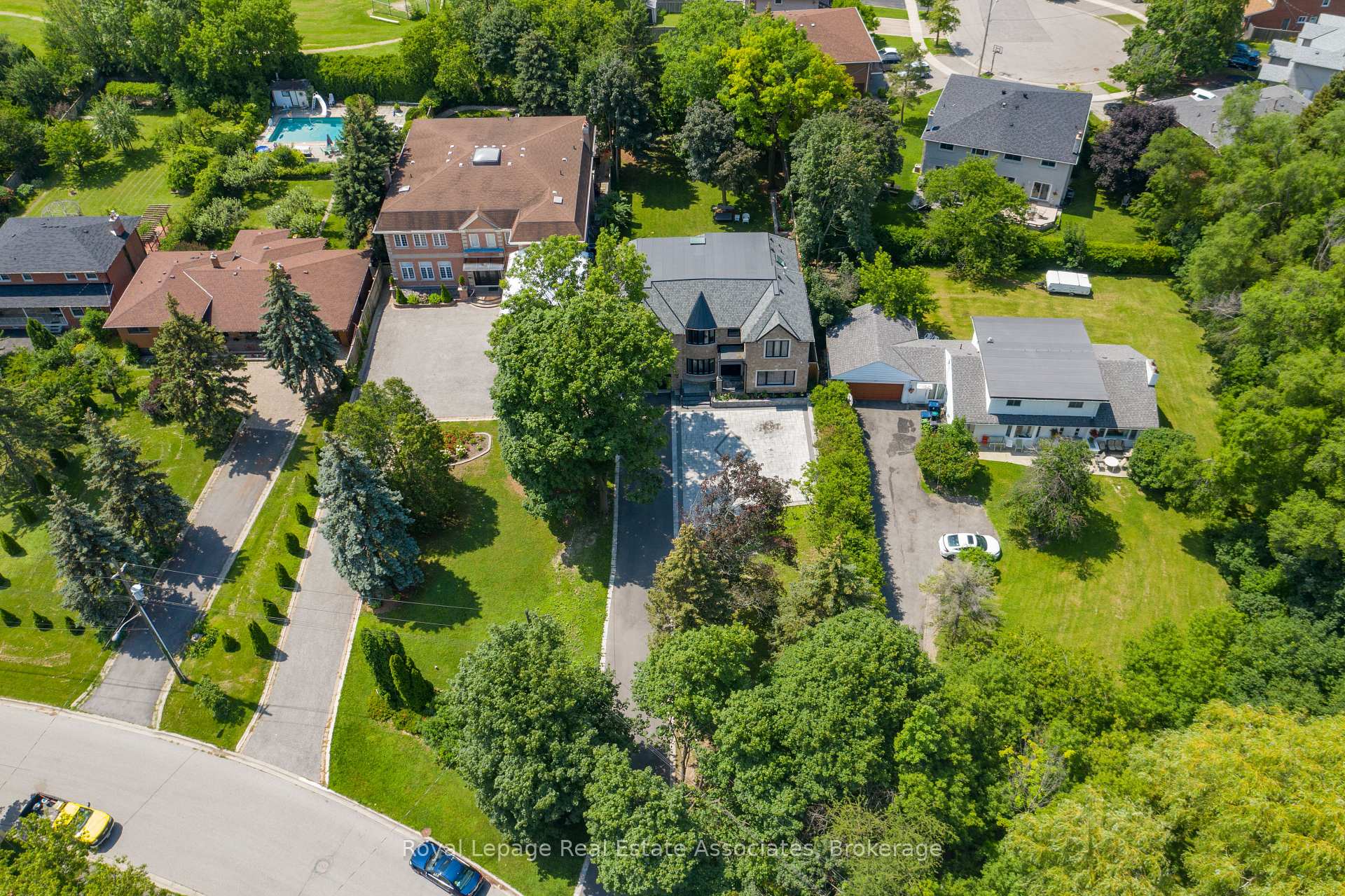 96 Elmcrest Road, Toronto W08, ON M9C 3R9