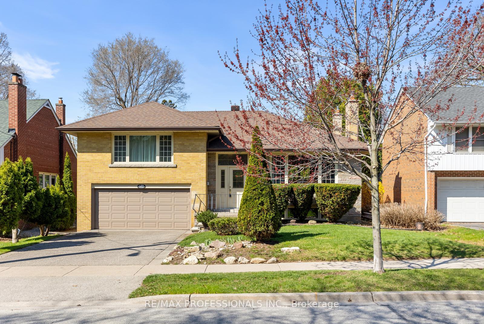 162 Lloyd Manor Road, Toronto W08, ON M9B 5K3