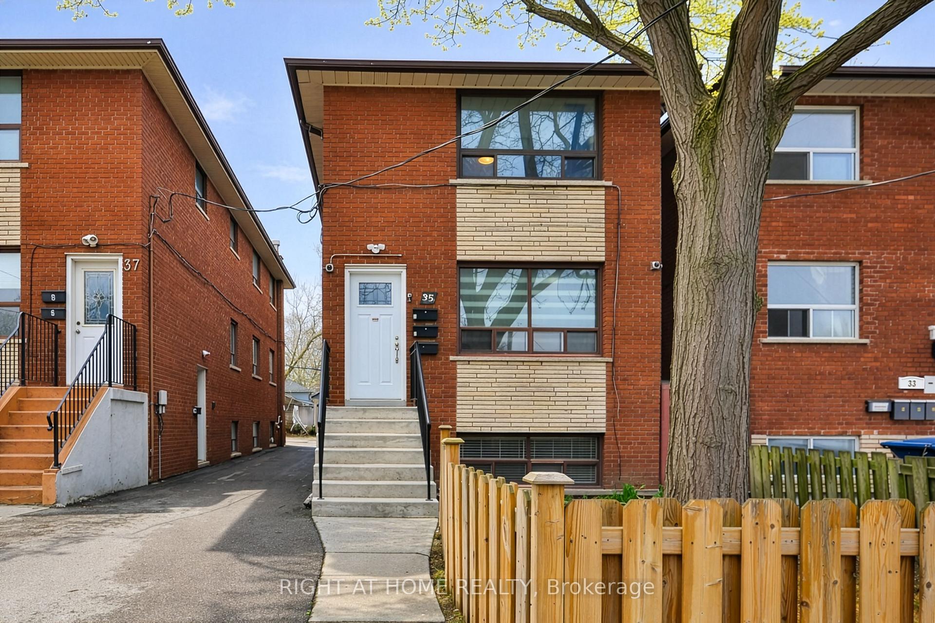 35 Fifteenth Street, Toronto W06, ON M8V 3J3